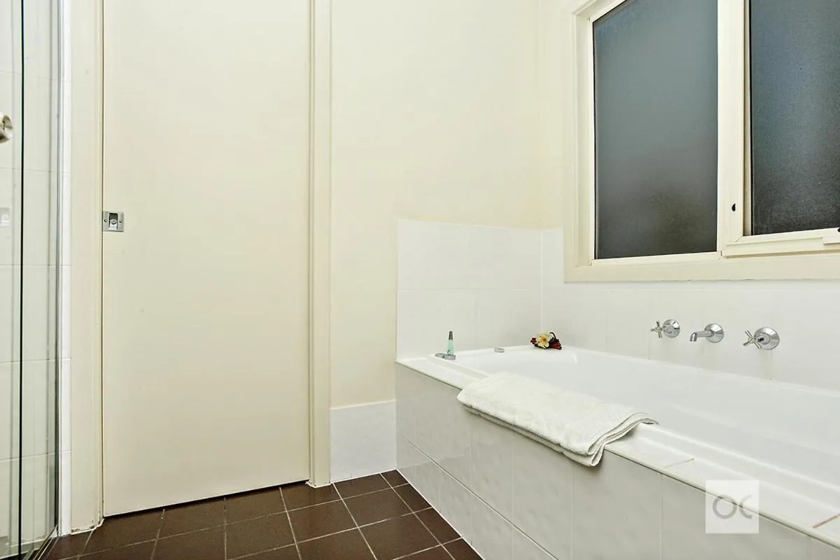 Bathroom in McLaren Vale Studio Apartments