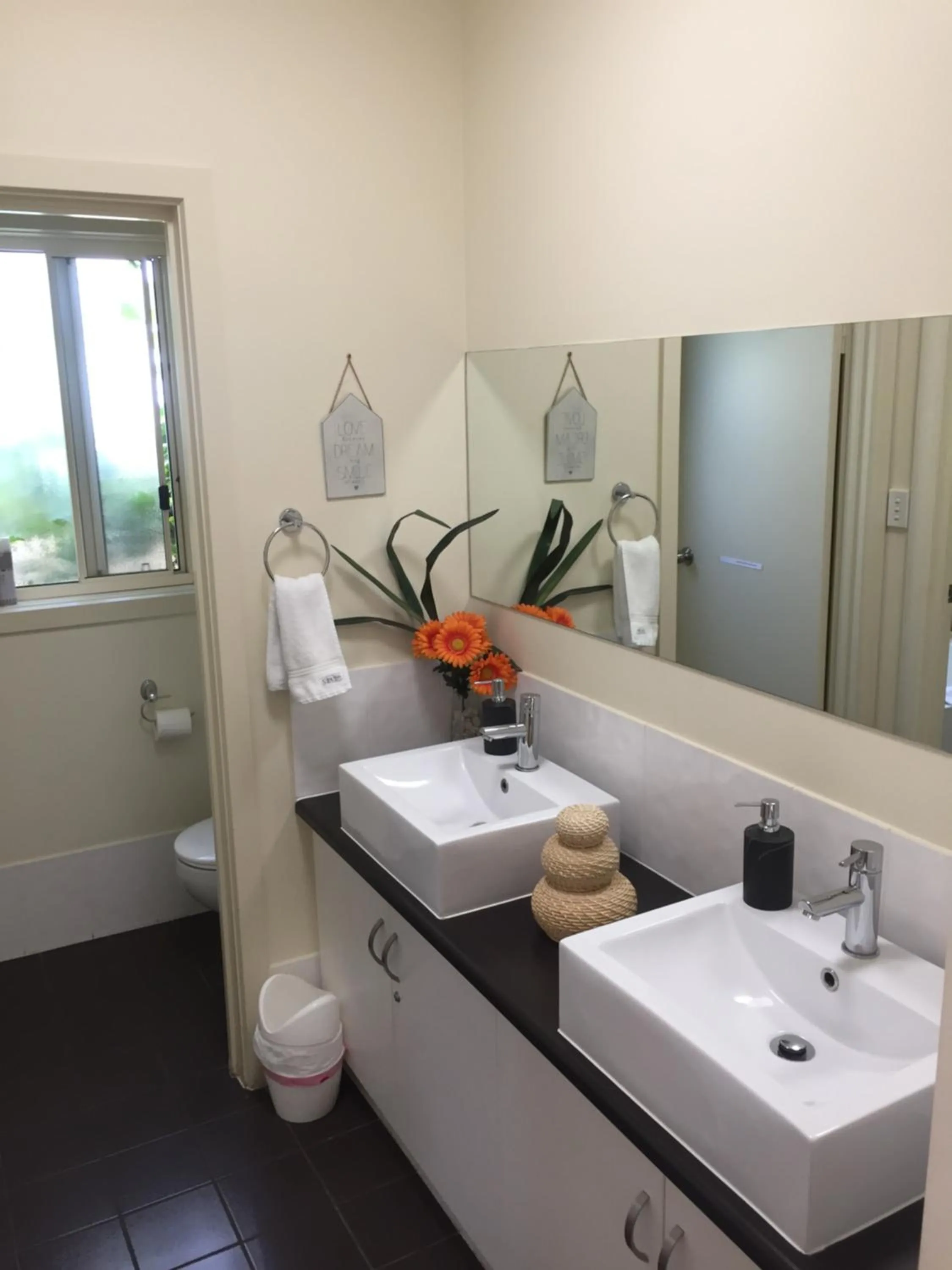 Bathroom in McLaren Vale Studio Apartments