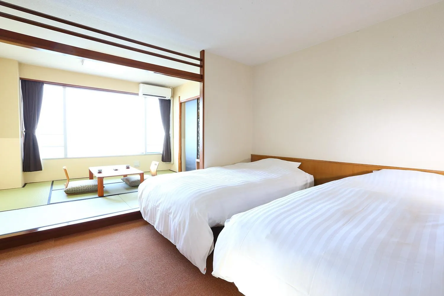 Photo of the whole room, Bed in Ooedo Onsen Monogatari Beppu Seifu