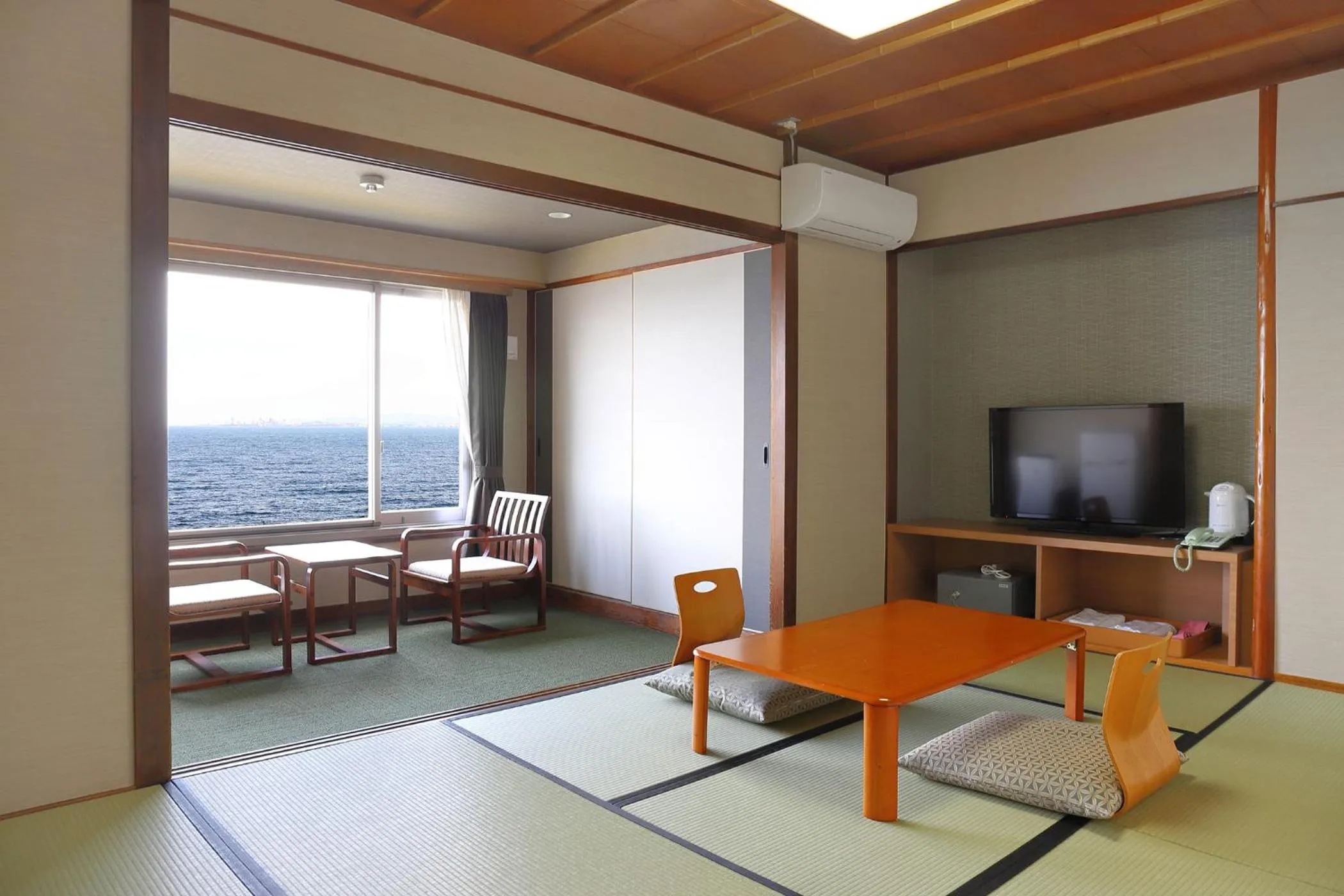 Standard Japanese-Style-Room 12 square yards (Sea Side)(Annex) - single occupancy - Non-Smoking - Shared Bath in Ooedo Onsen Monogatari Beppu Seifu