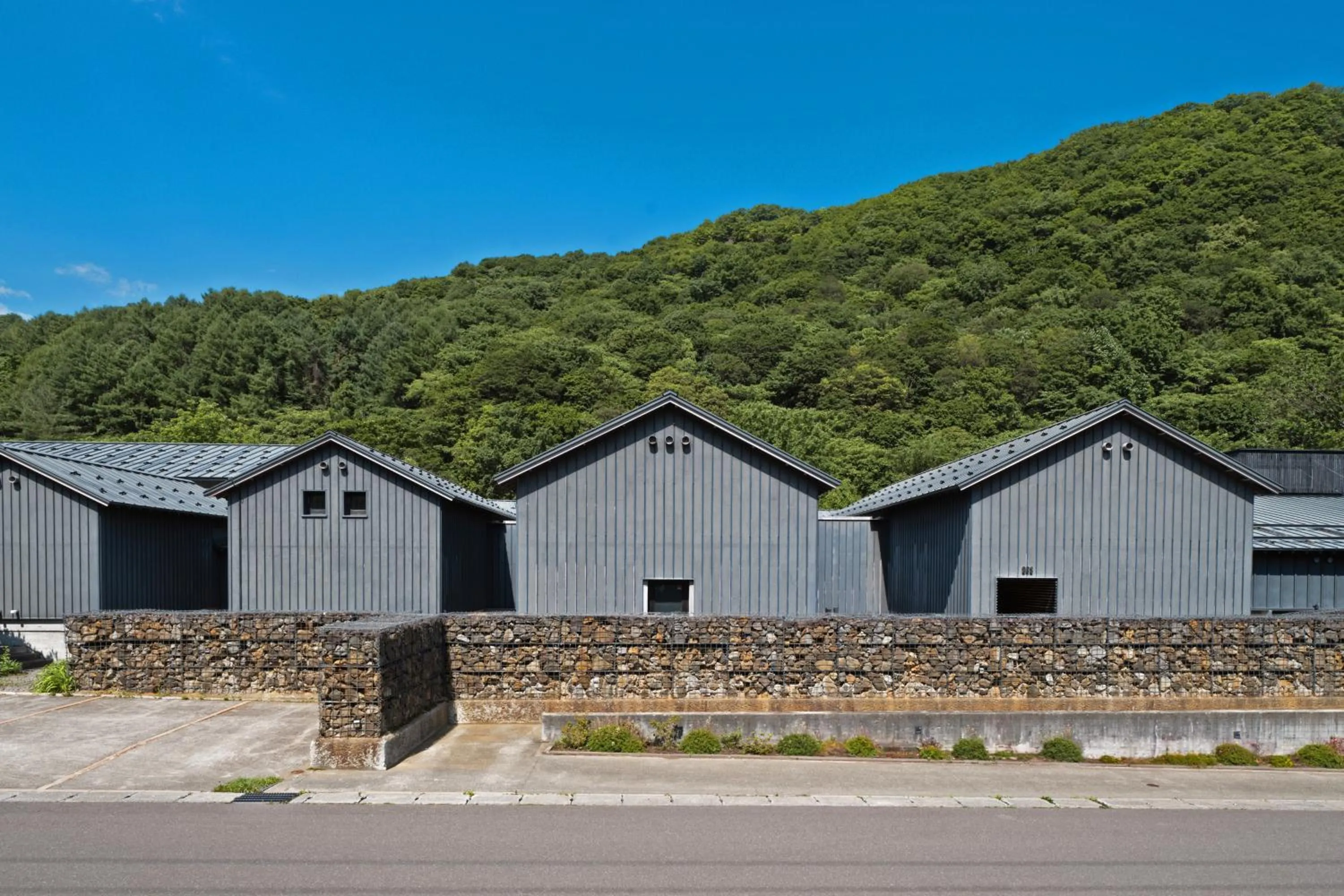 Property building in OTARU RETREAT by Onko Chishin