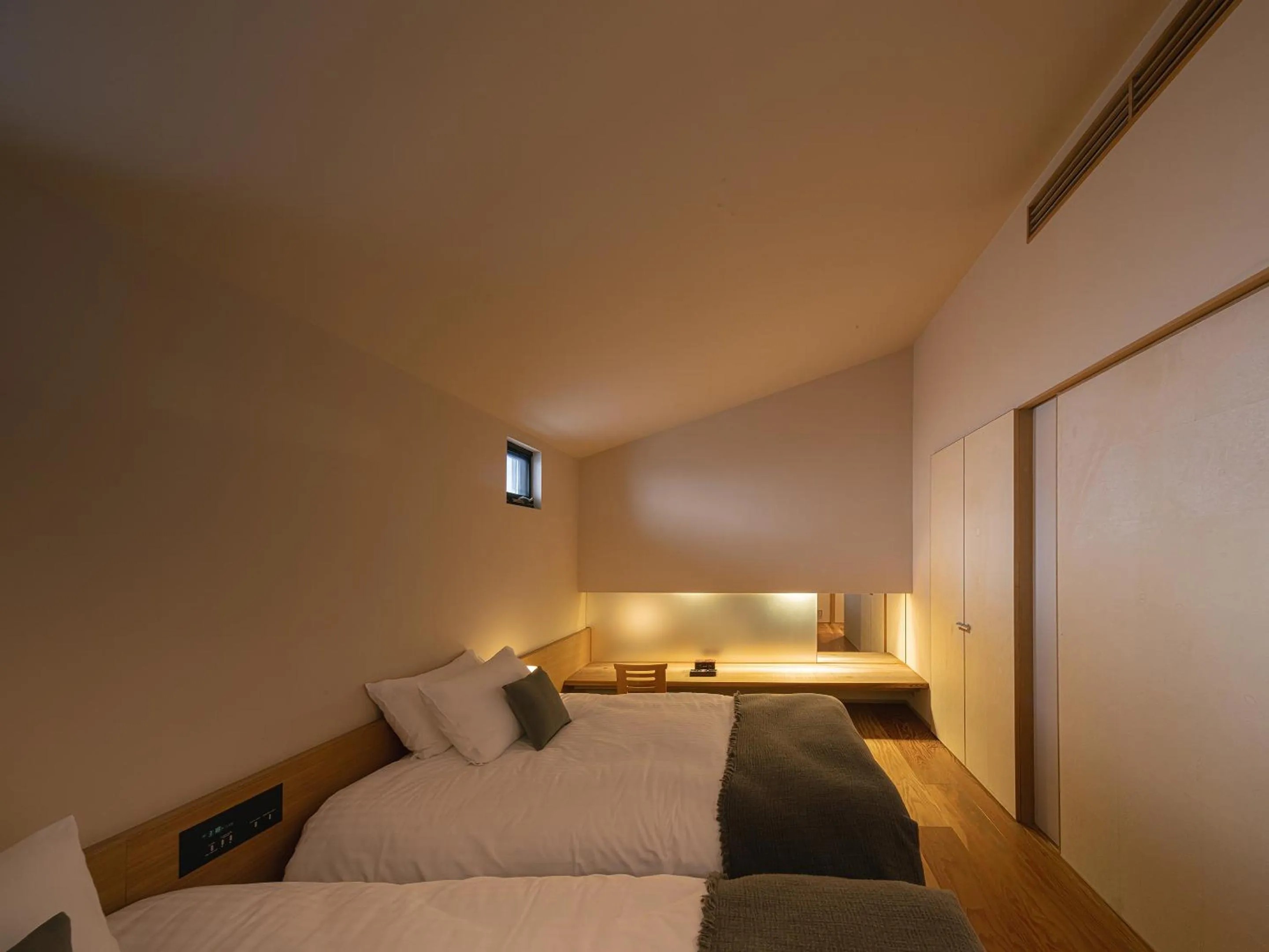 Bedroom, Bed in OTARU RETREAT by Onko Chishin