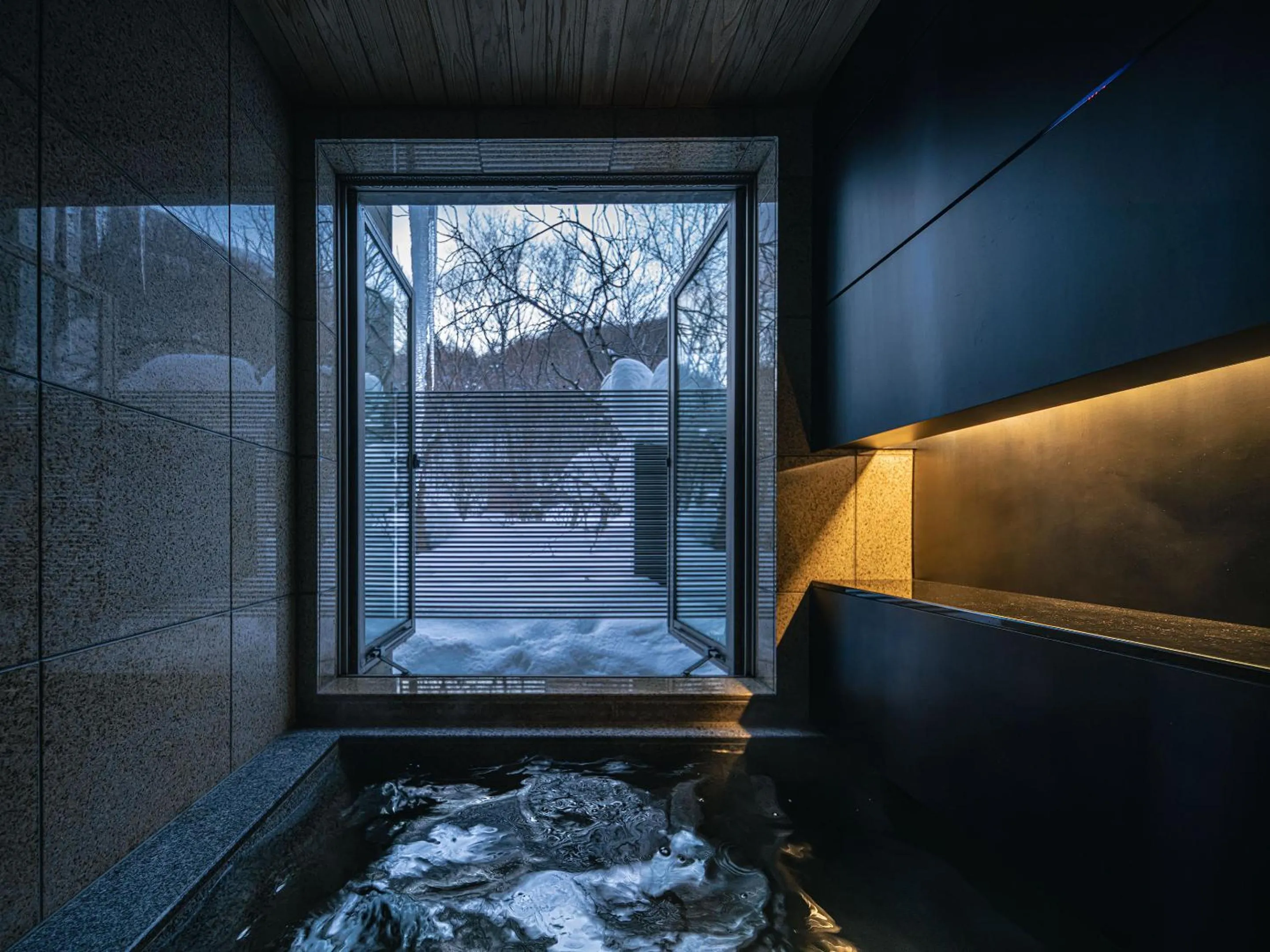 Hot Spring Bath in OTARU RETREAT by Onko Chishin