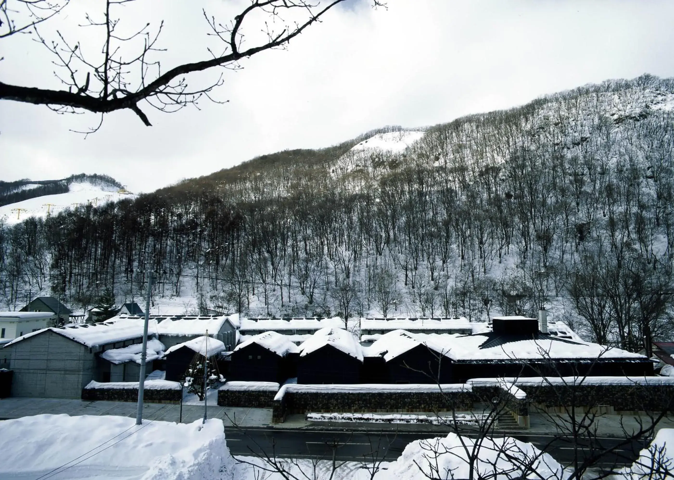 OTARU RETREAT by Onko Chishin OTARU RETREAT by Onko Chishin