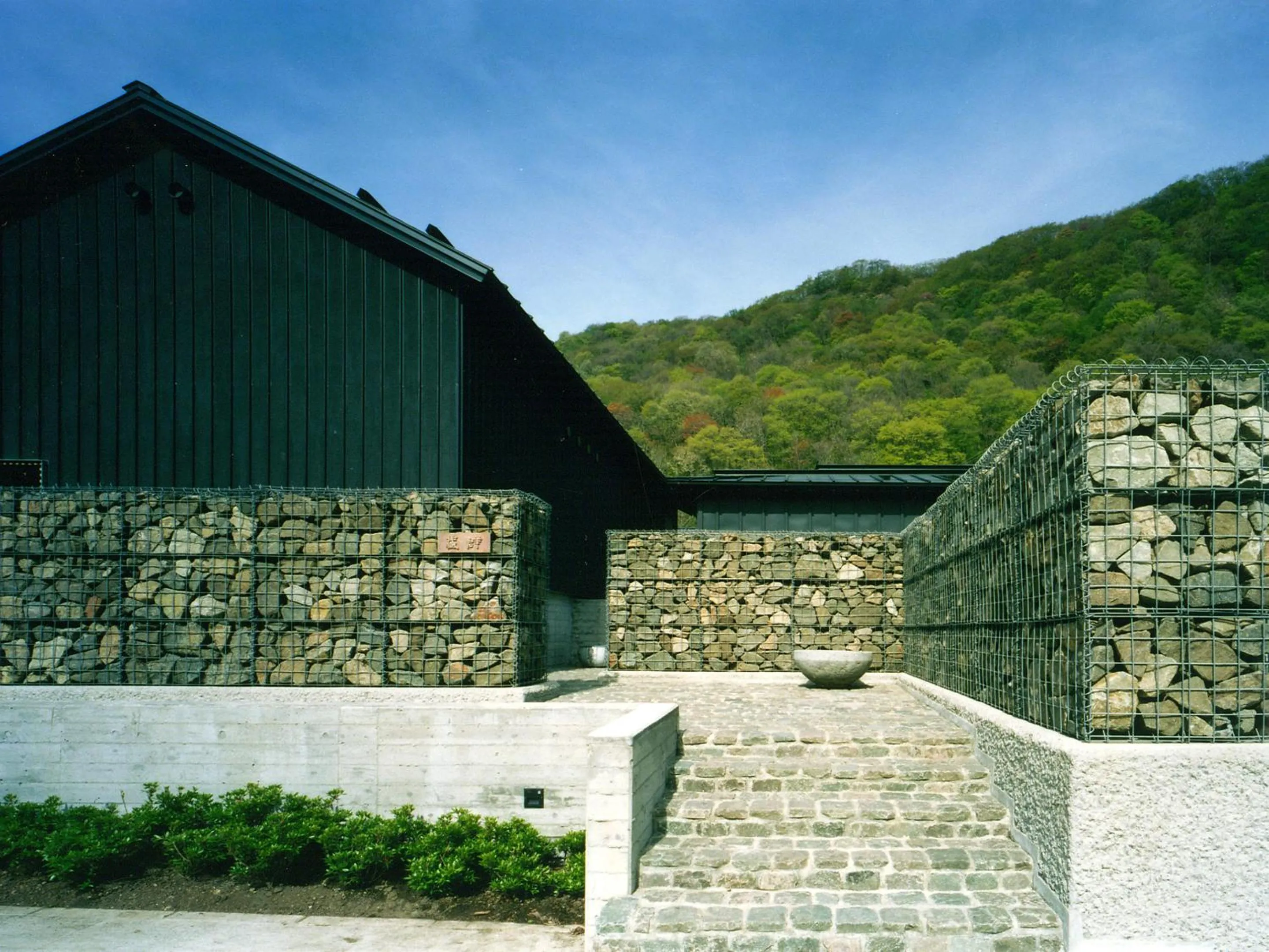 Property building in OTARU RETREAT by Onko Chishin