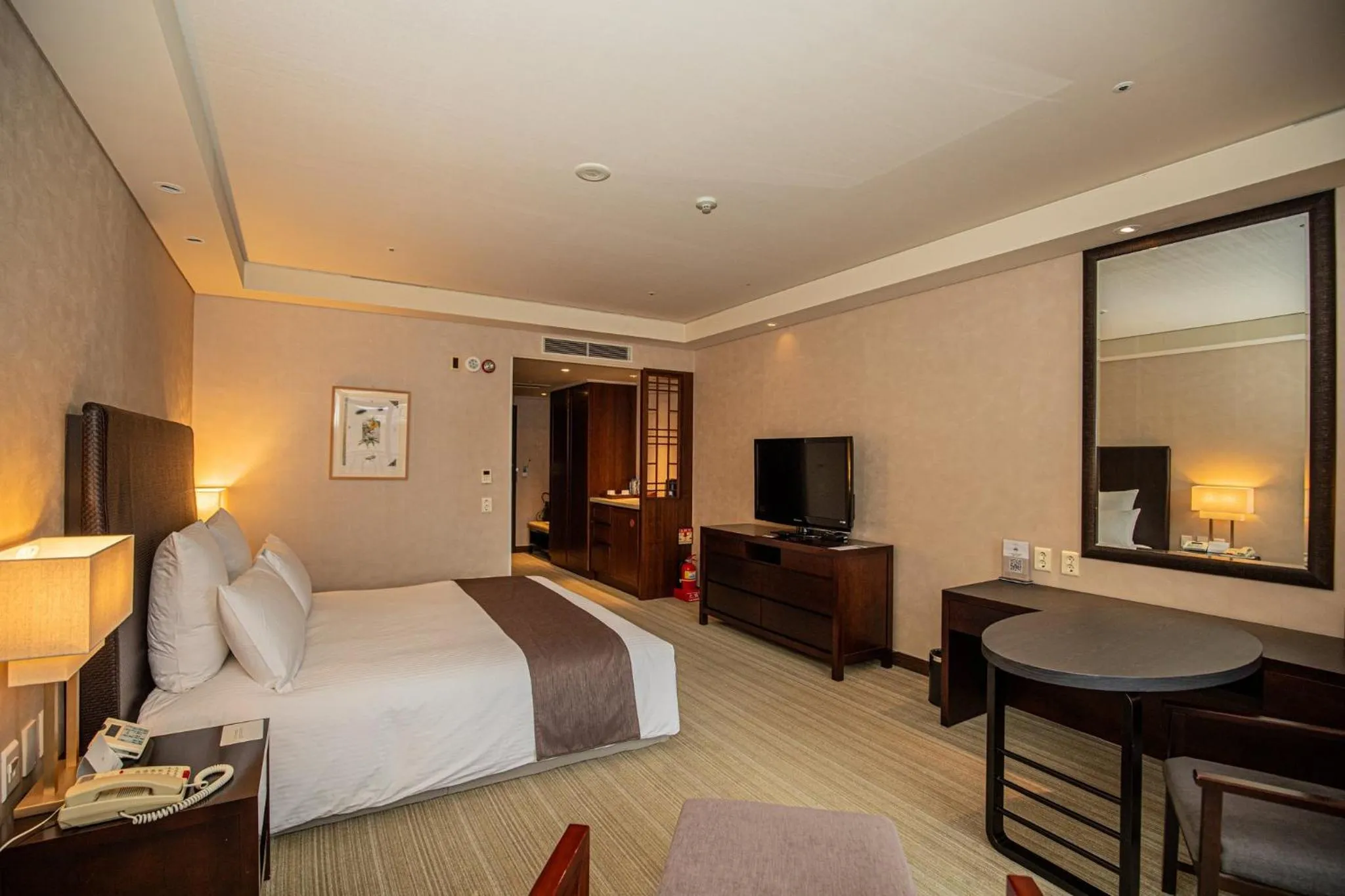 Photo of the whole room, Bed in Intercontinental Alpensia Pyeongchang Resort by IHG