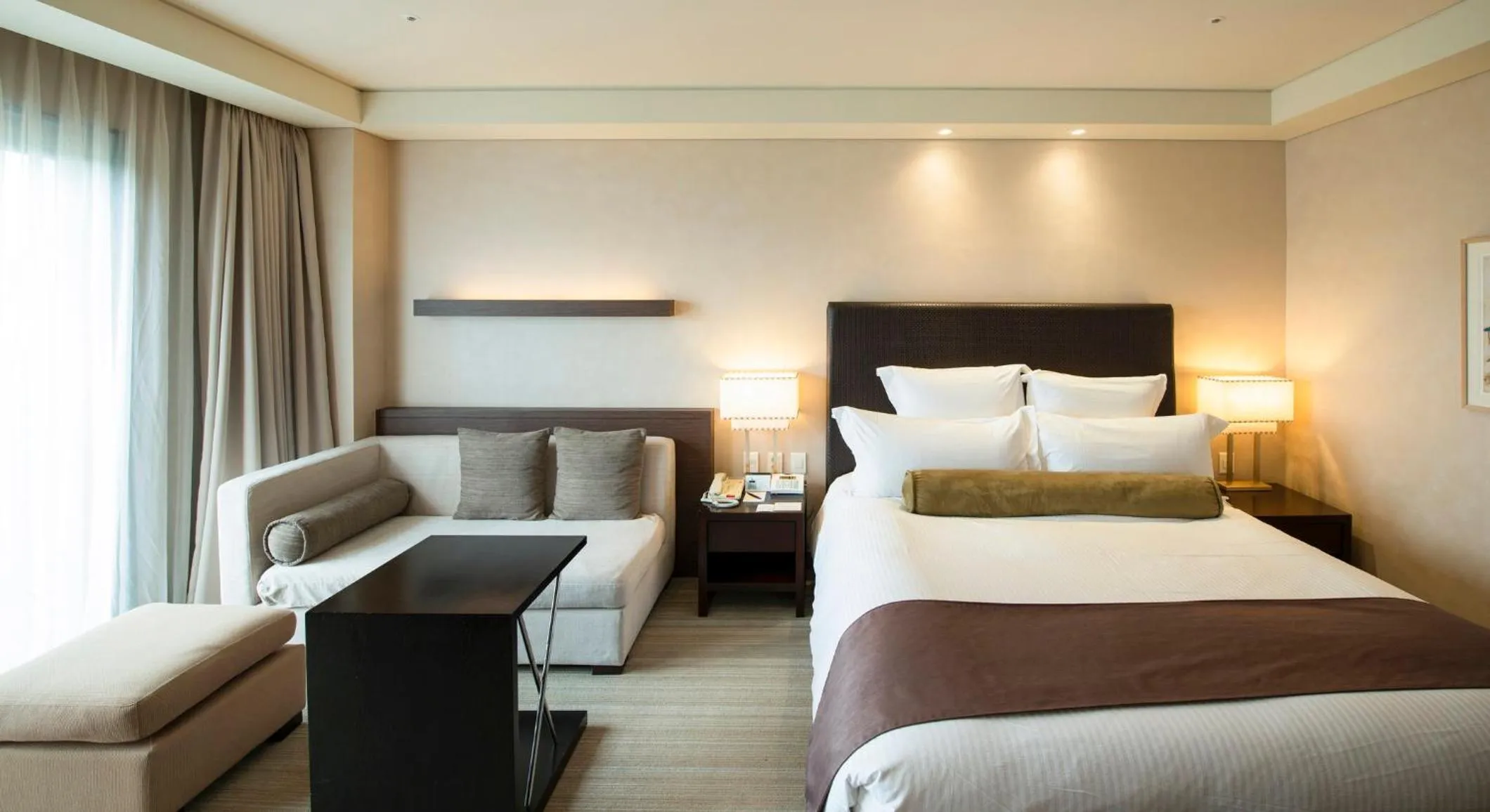 Photo of the whole room, Bed in Intercontinental Alpensia Pyeongchang Resort by IHG