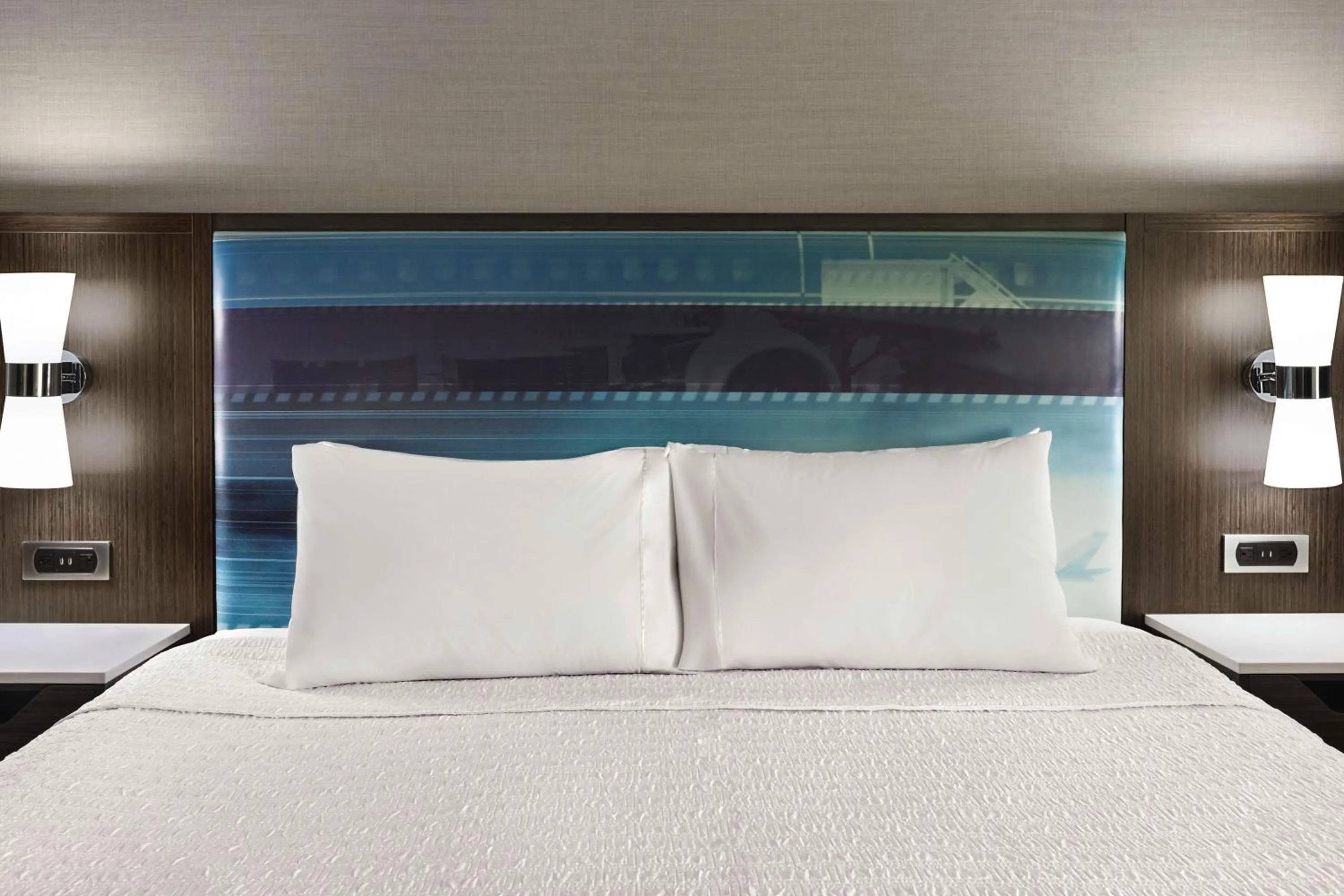 Bed in Hampton Inn Chicago-O'Hare International Airport