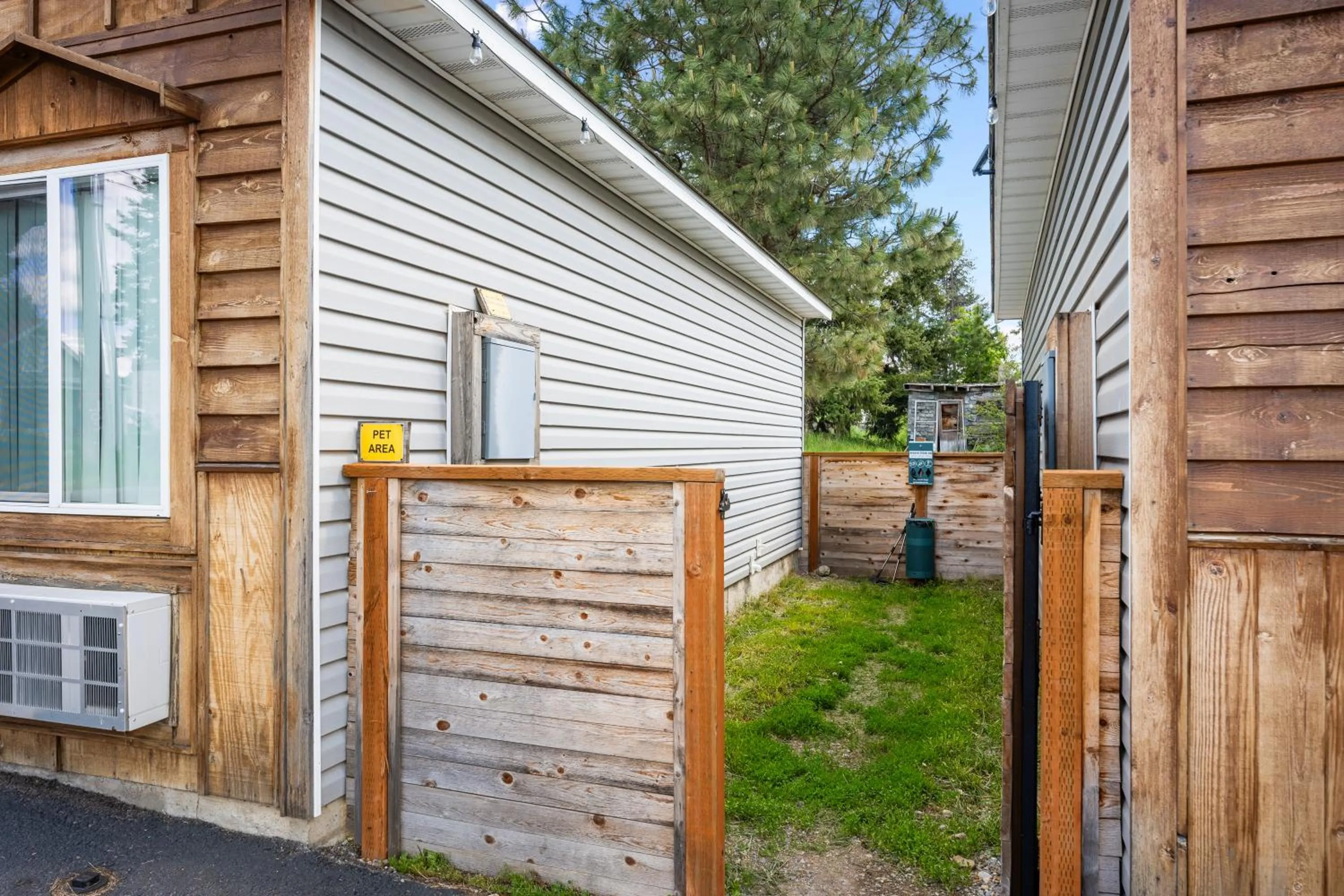 pet friendly in Moose Inn