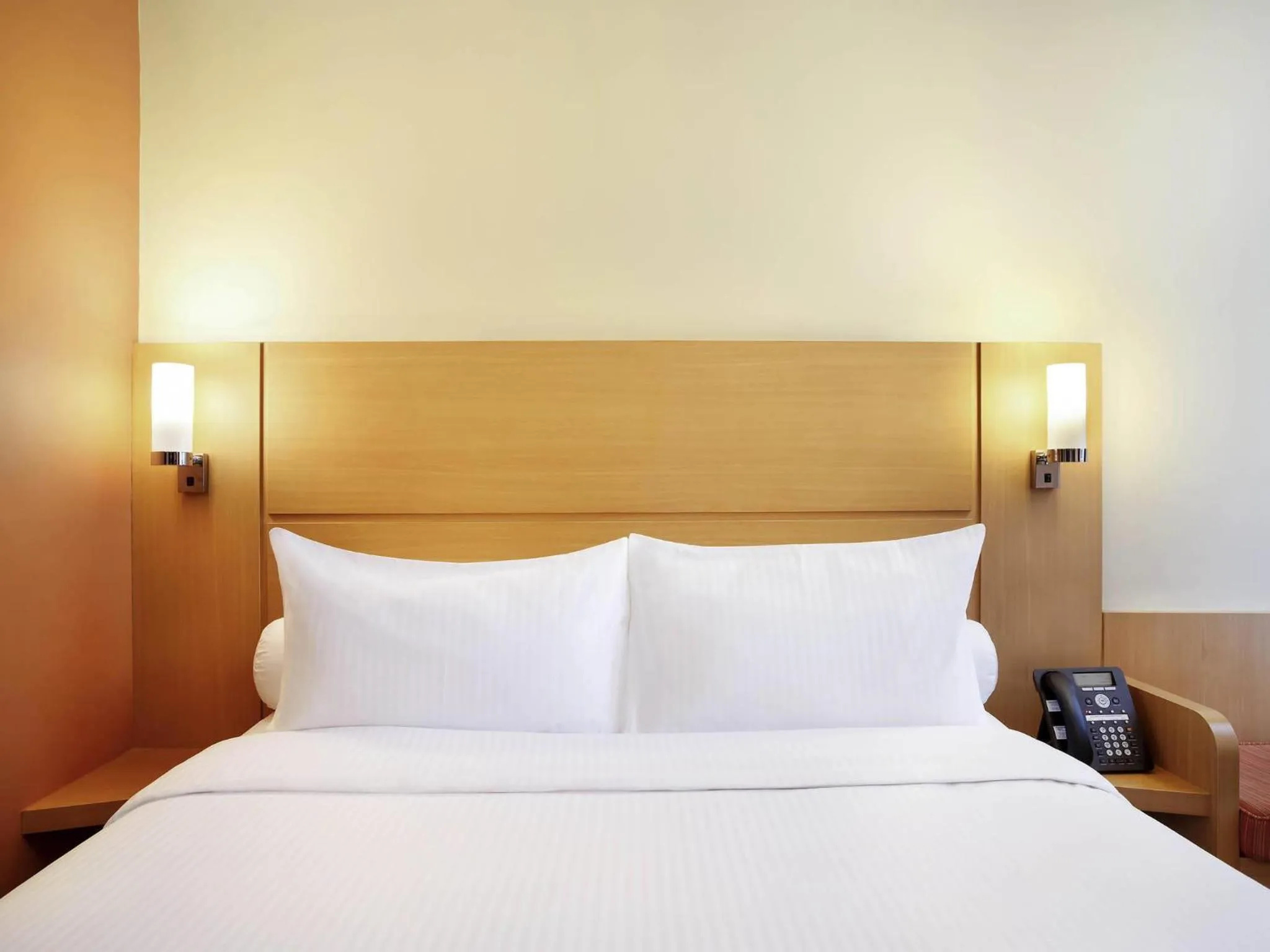 Bedroom, Bed in Ibis Singapore Novena