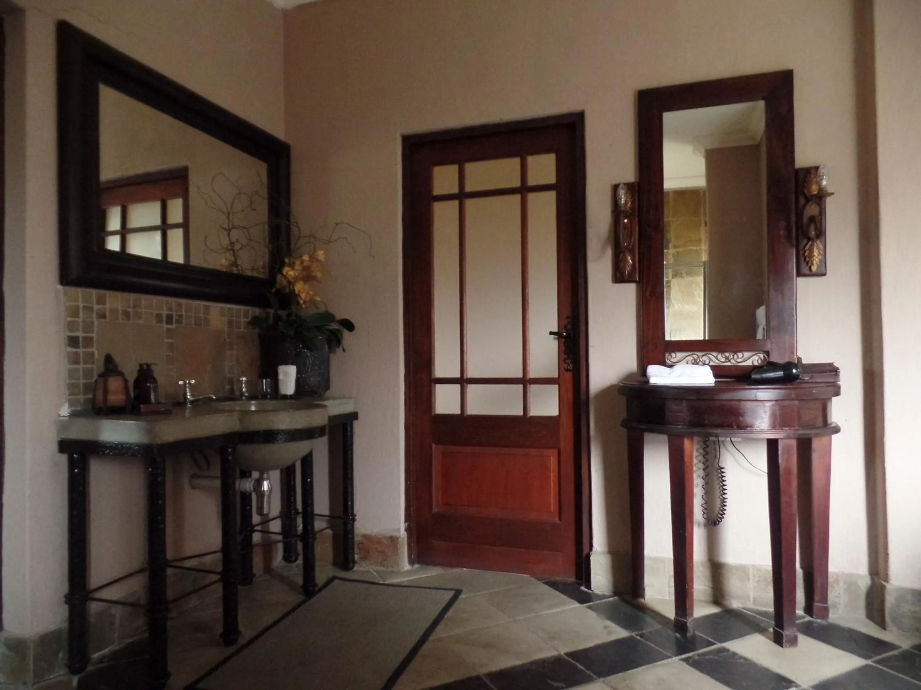 Bathroom in Dawsons Game Lodge