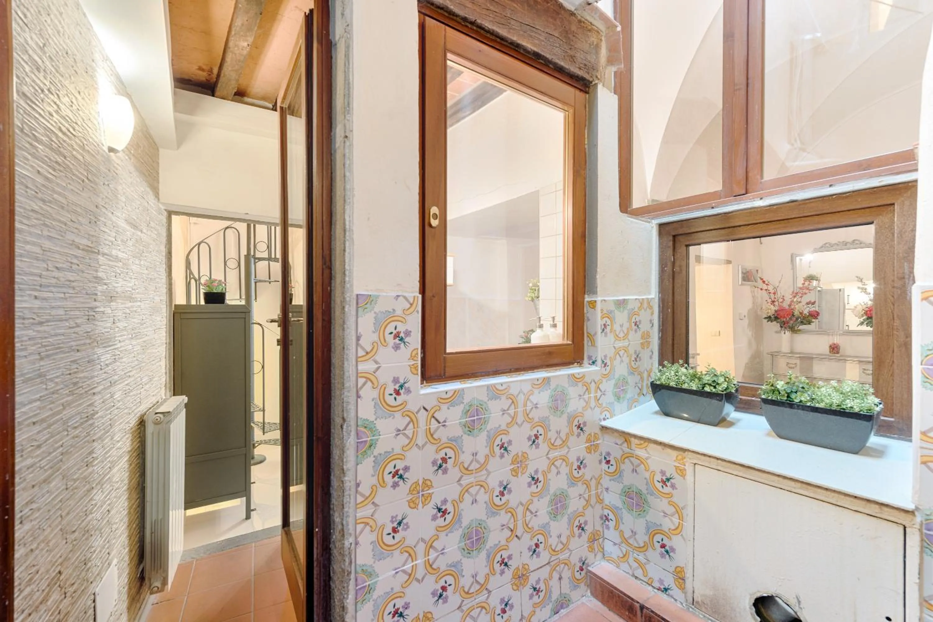 Bathroom in Santo Spirito Frescos by Mmega