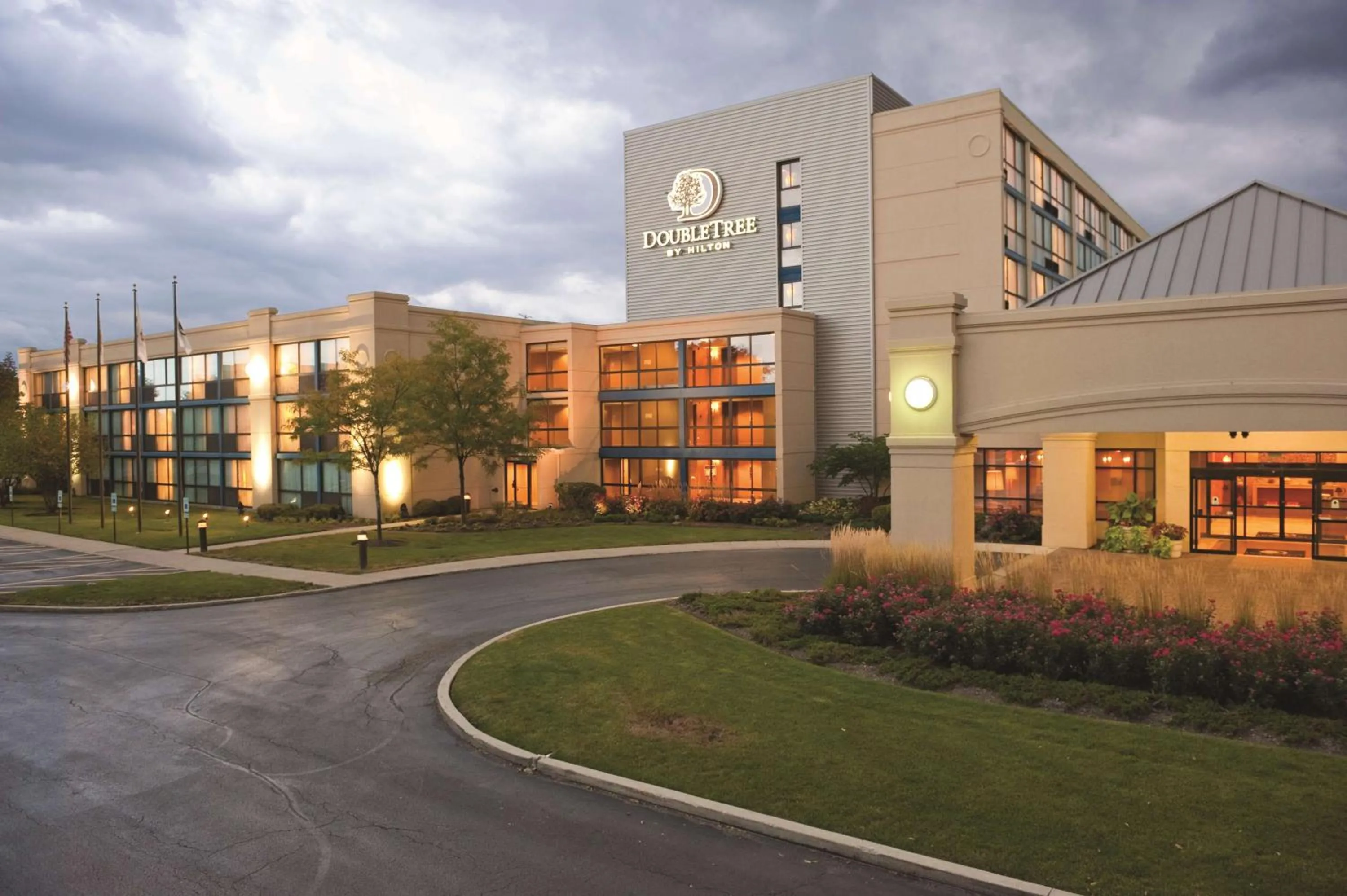 Property building in DoubleTree by Hilton Chicago - Arlington Heights