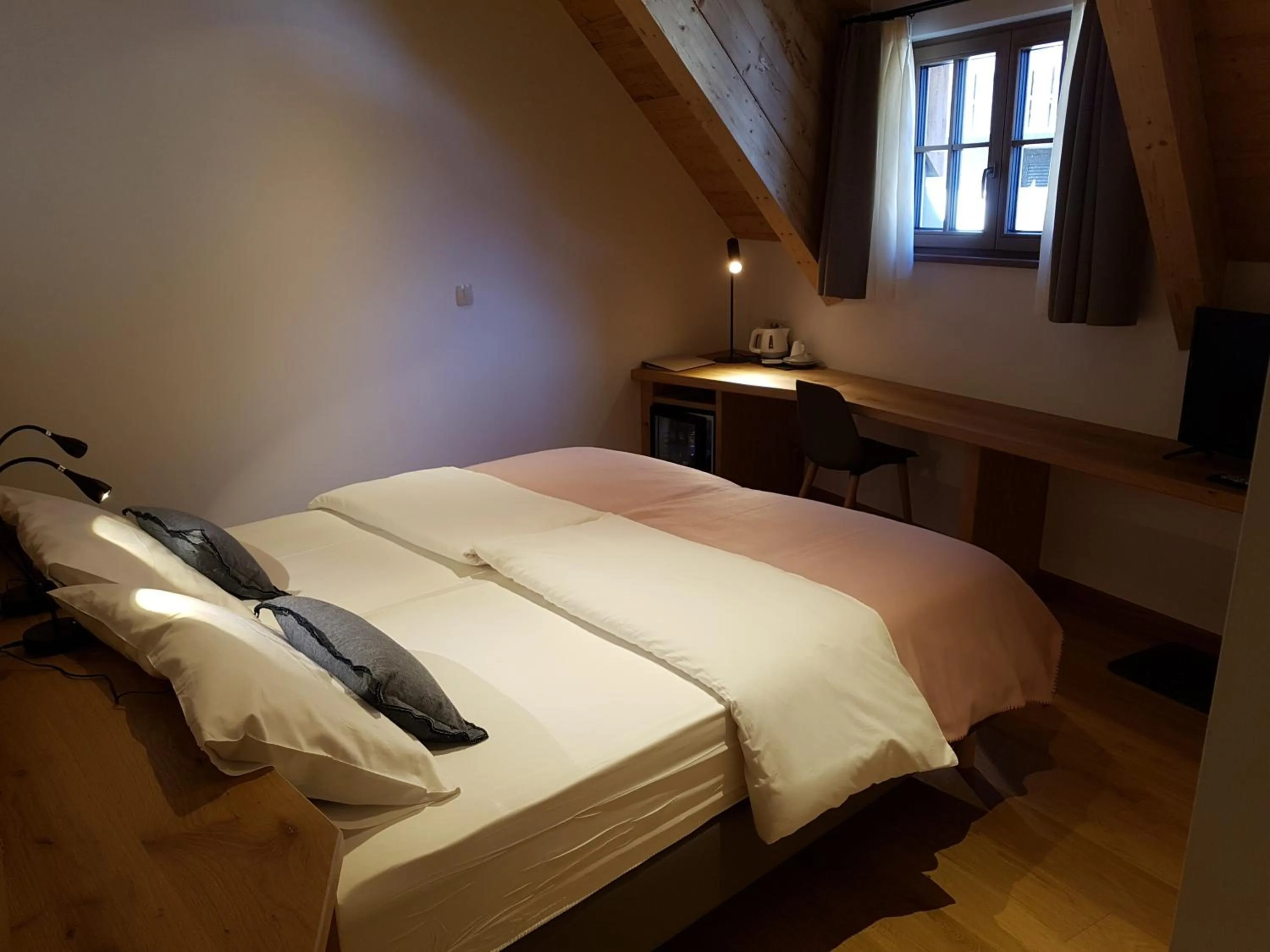 Coffee/tea facilities, Bed in Hotel Vandot