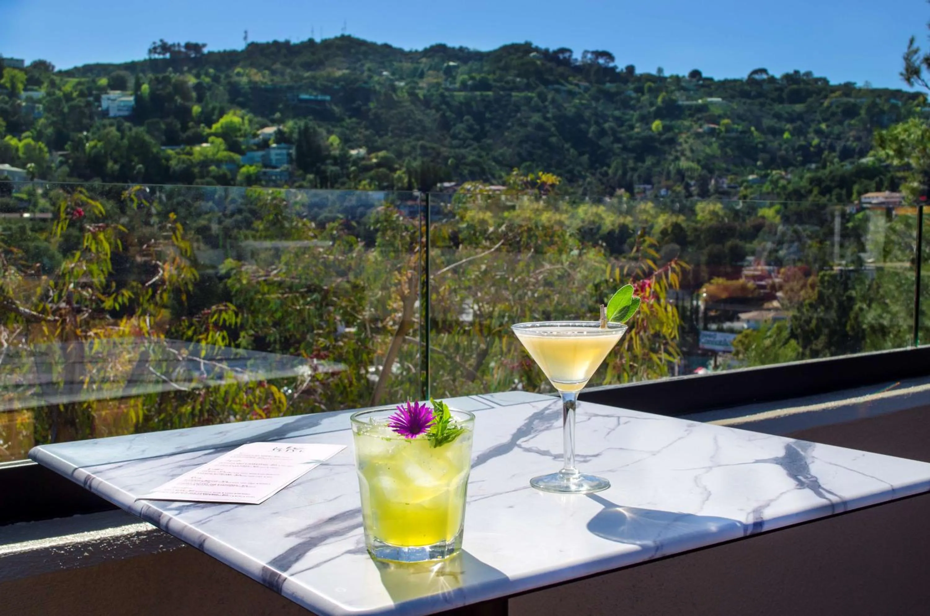 Lounge or bar in Hilton Los Angeles-Universal City