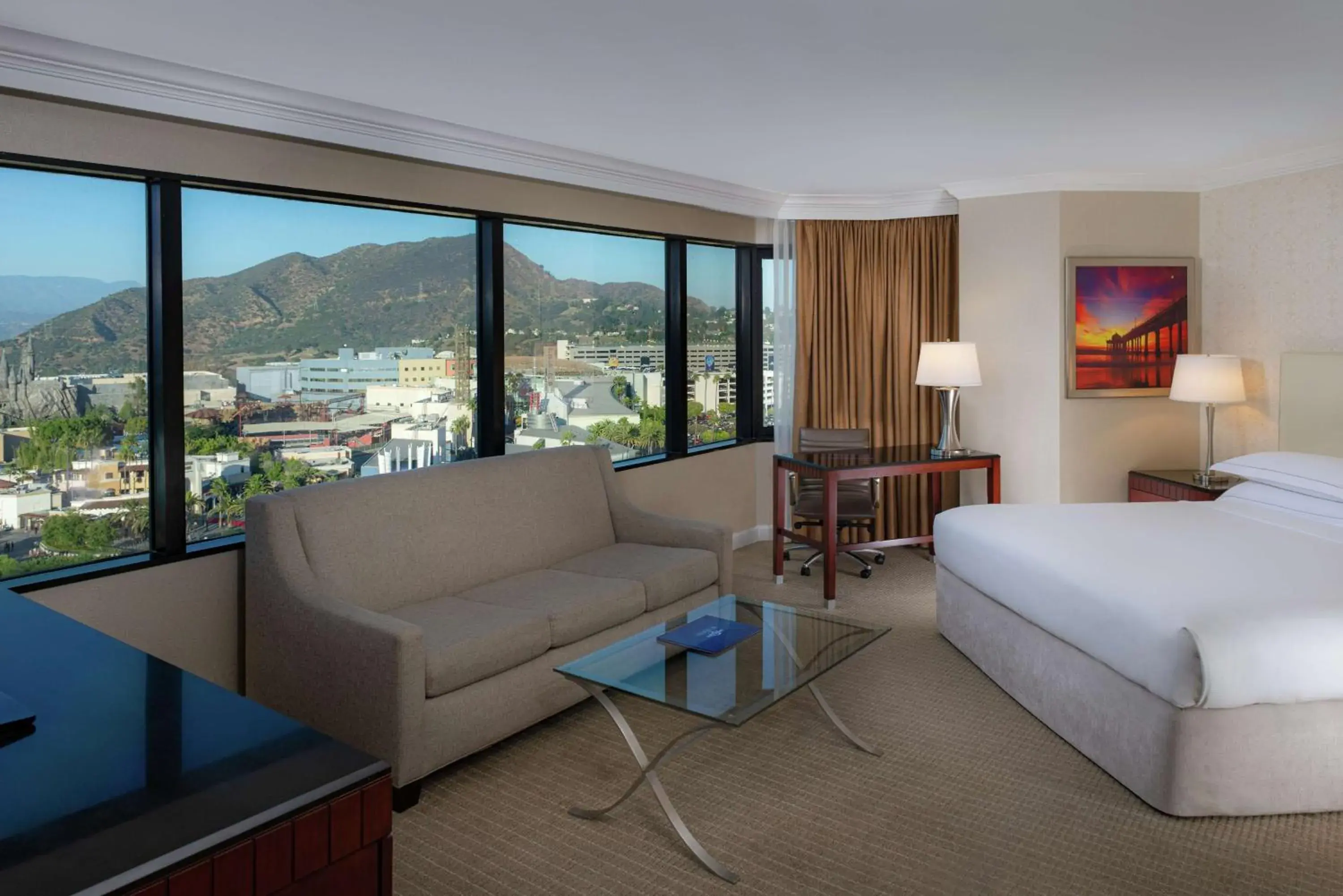 King Room with Sofa Bed - Non-Smoking in Hilton Los Angeles-Universal City King Room with Sofa Bed - Non-Smoking in Hilton Los Angeles-Universal City