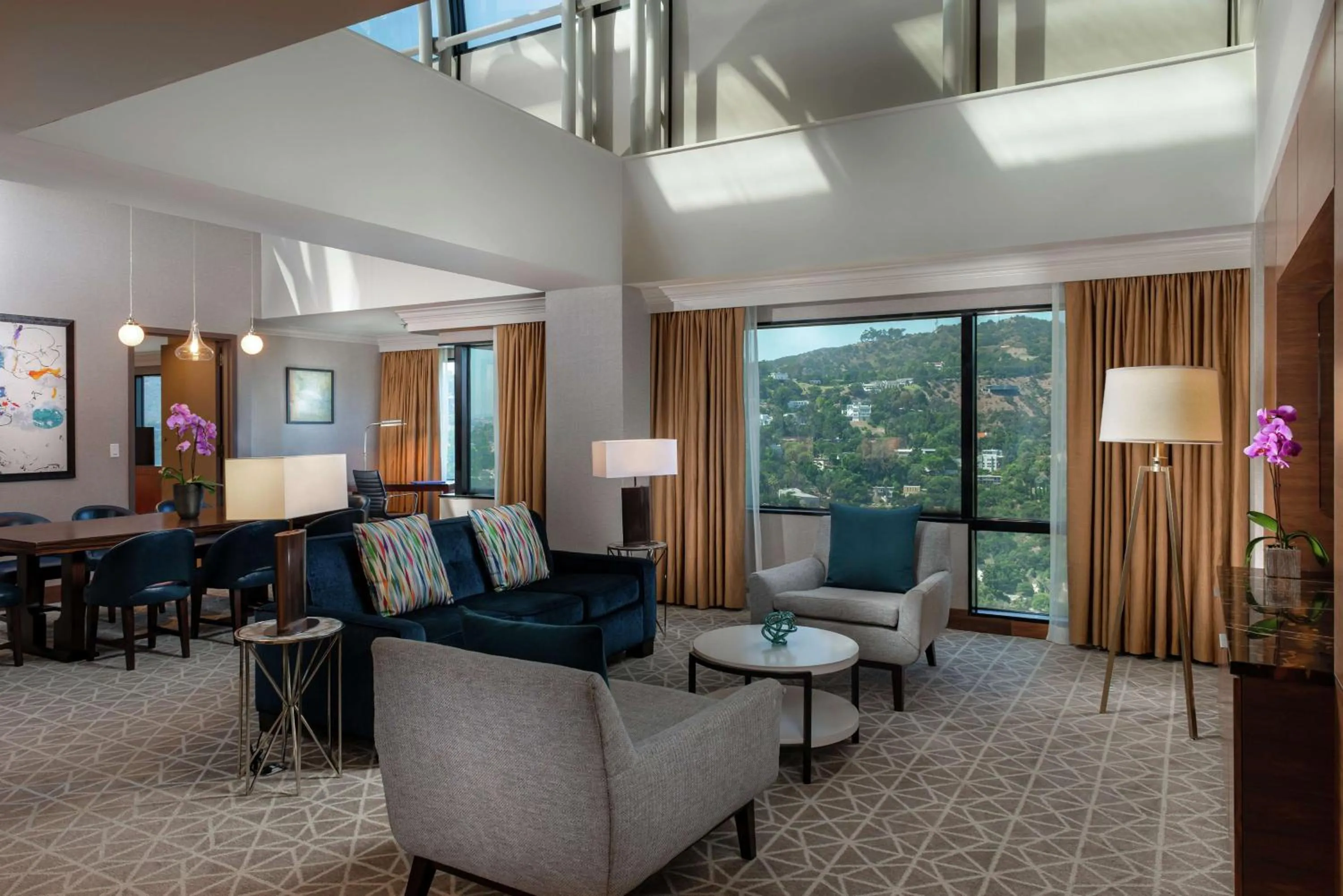 Living room in Hilton Los Angeles-Universal City