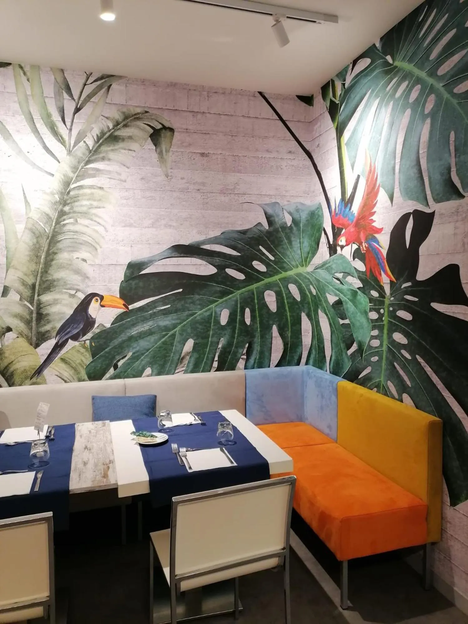 Restaurant/places to eat in Design Hotel Astra B&B