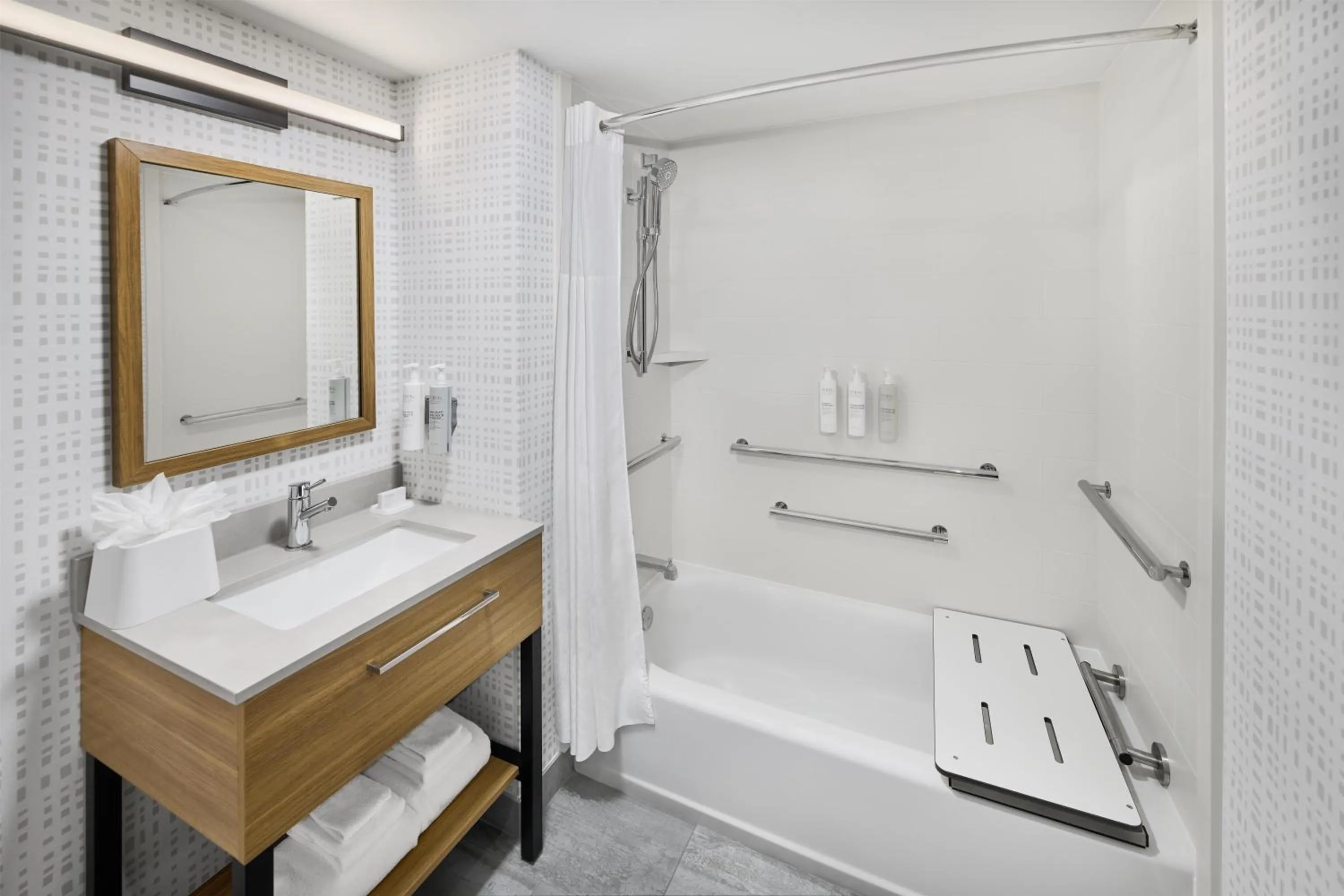 Bathroom in Hampton Inn Chicago-Carol Stream