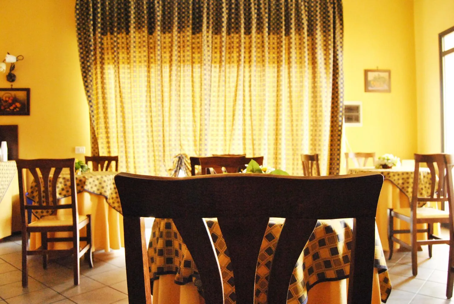 Restaurant/places to eat in Greta Rooms Hotel