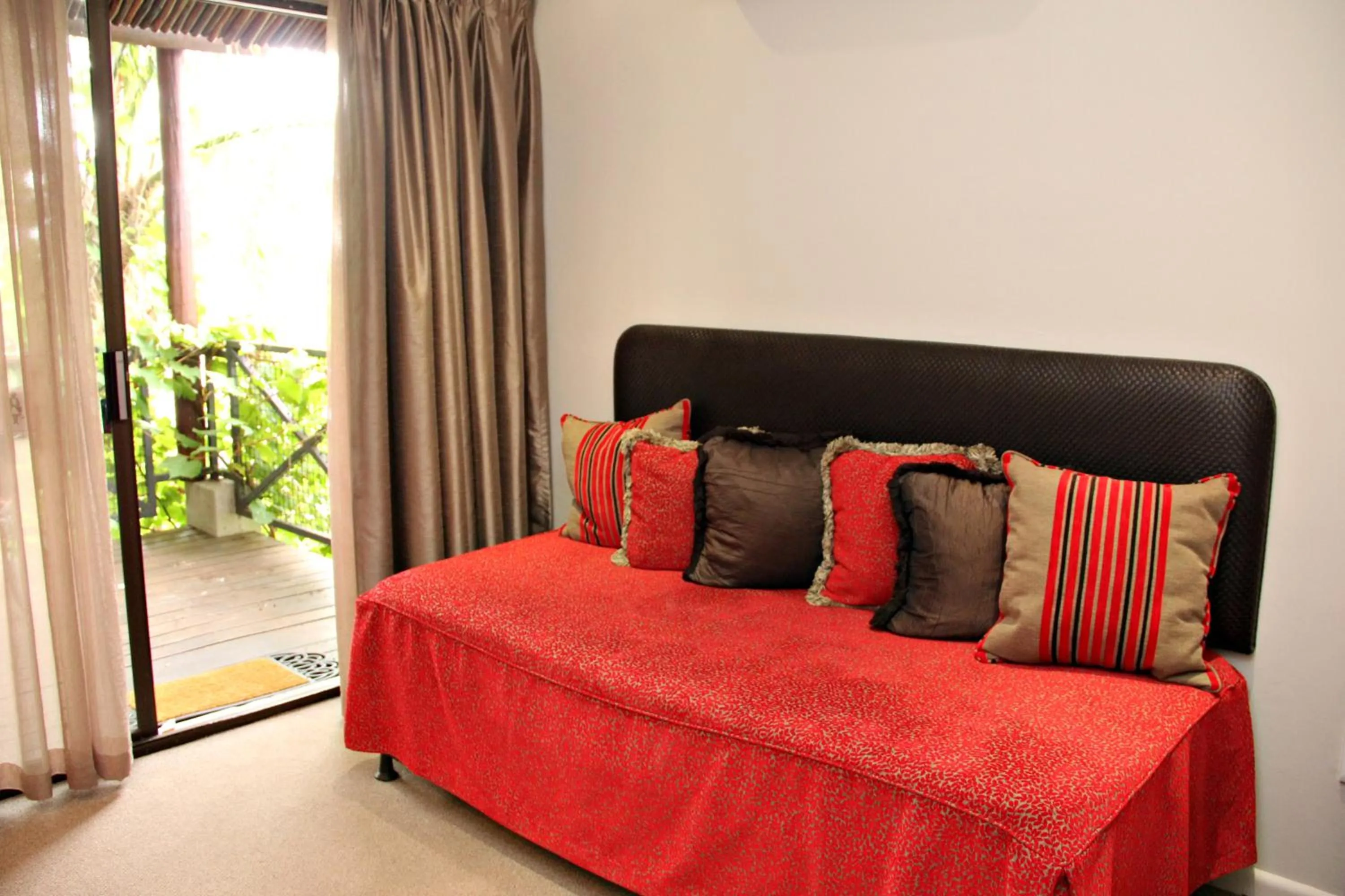 Seating area, Bed in Browns Manor