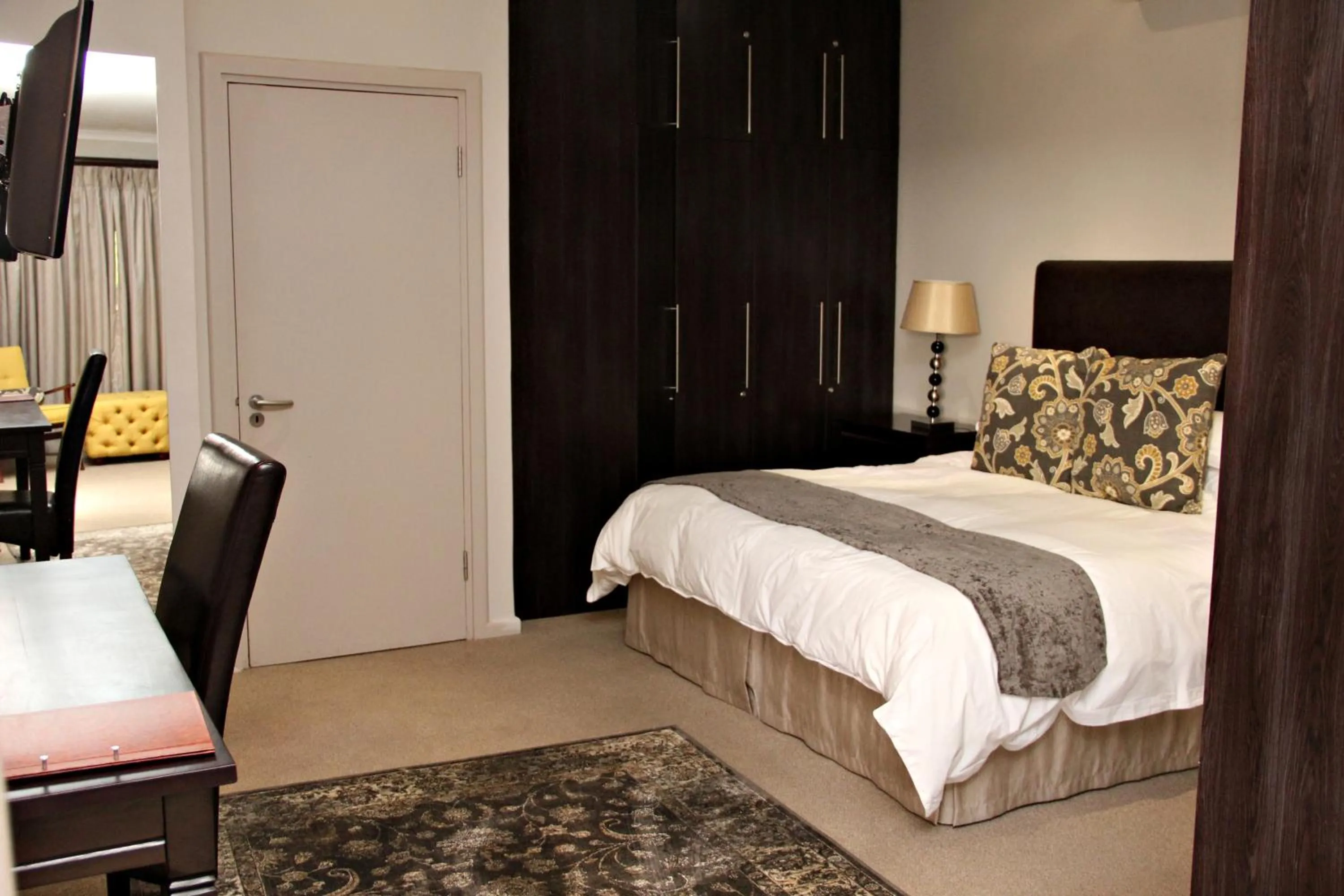 Bedroom, Bed in Browns Manor