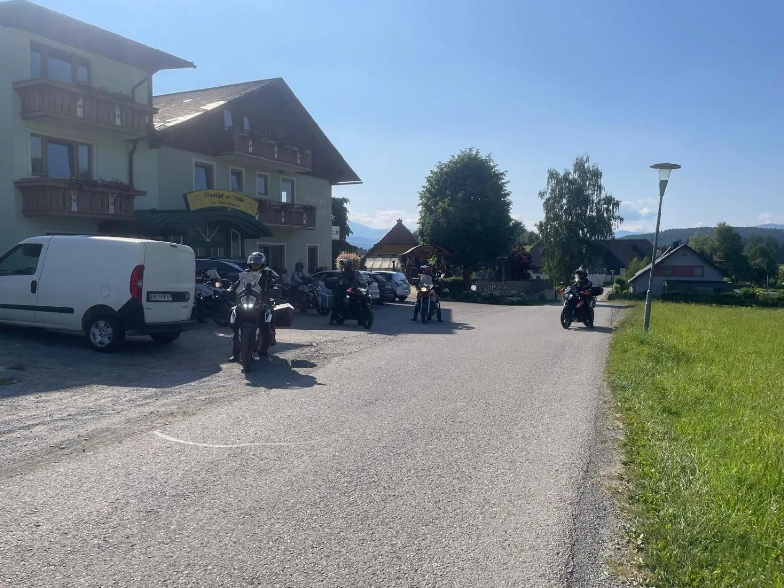 group of guests in Hotel Gasthof zur Linde