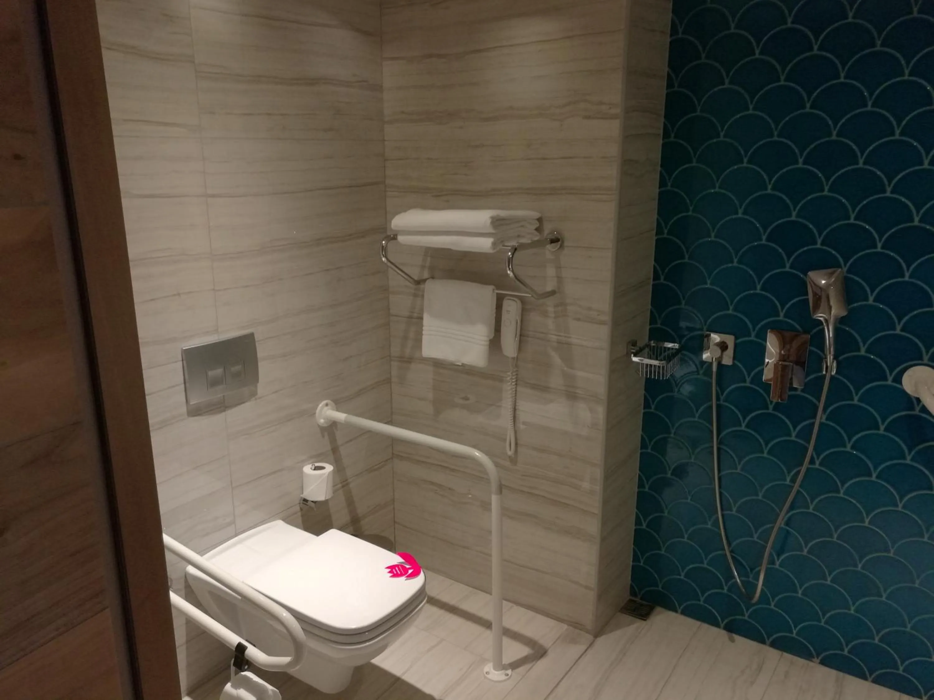 Shower in Acanthus Cennet Barut Collection - Ultra All Inclusive