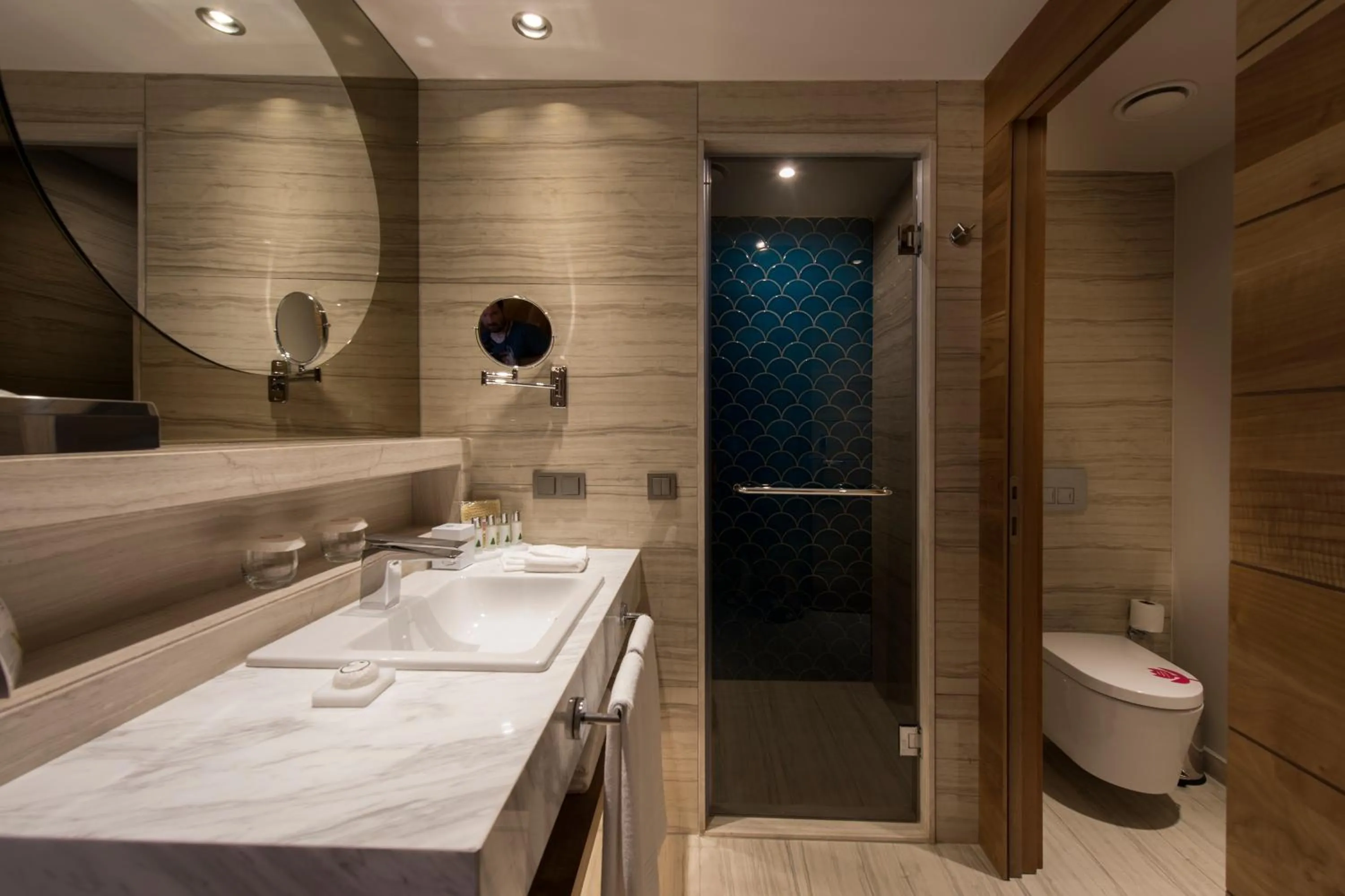 Shower in Acanthus Cennet Barut Collection - Ultra All Inclusive