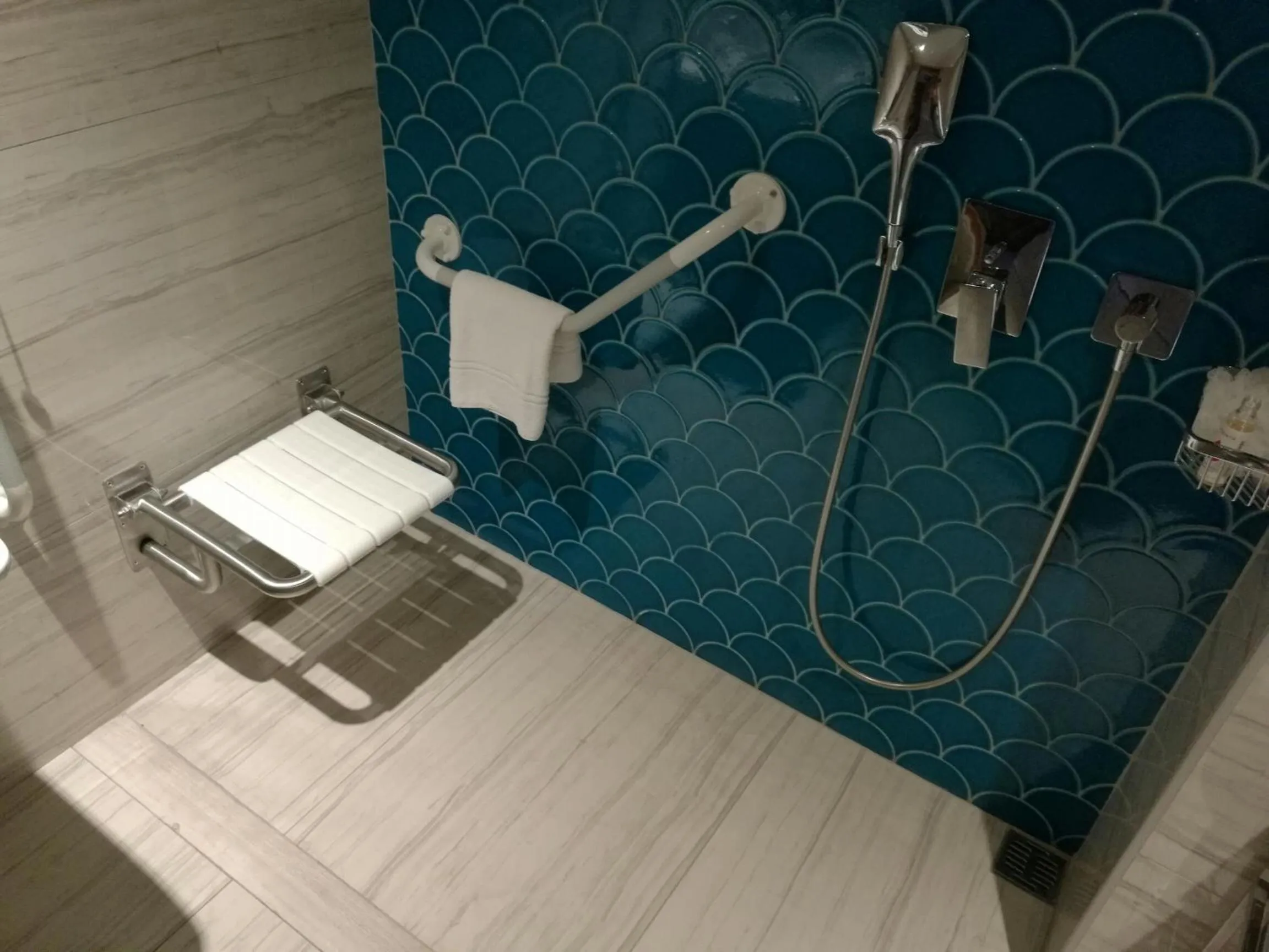 Shower in Acanthus Cennet Barut Collection - Ultra All Inclusive