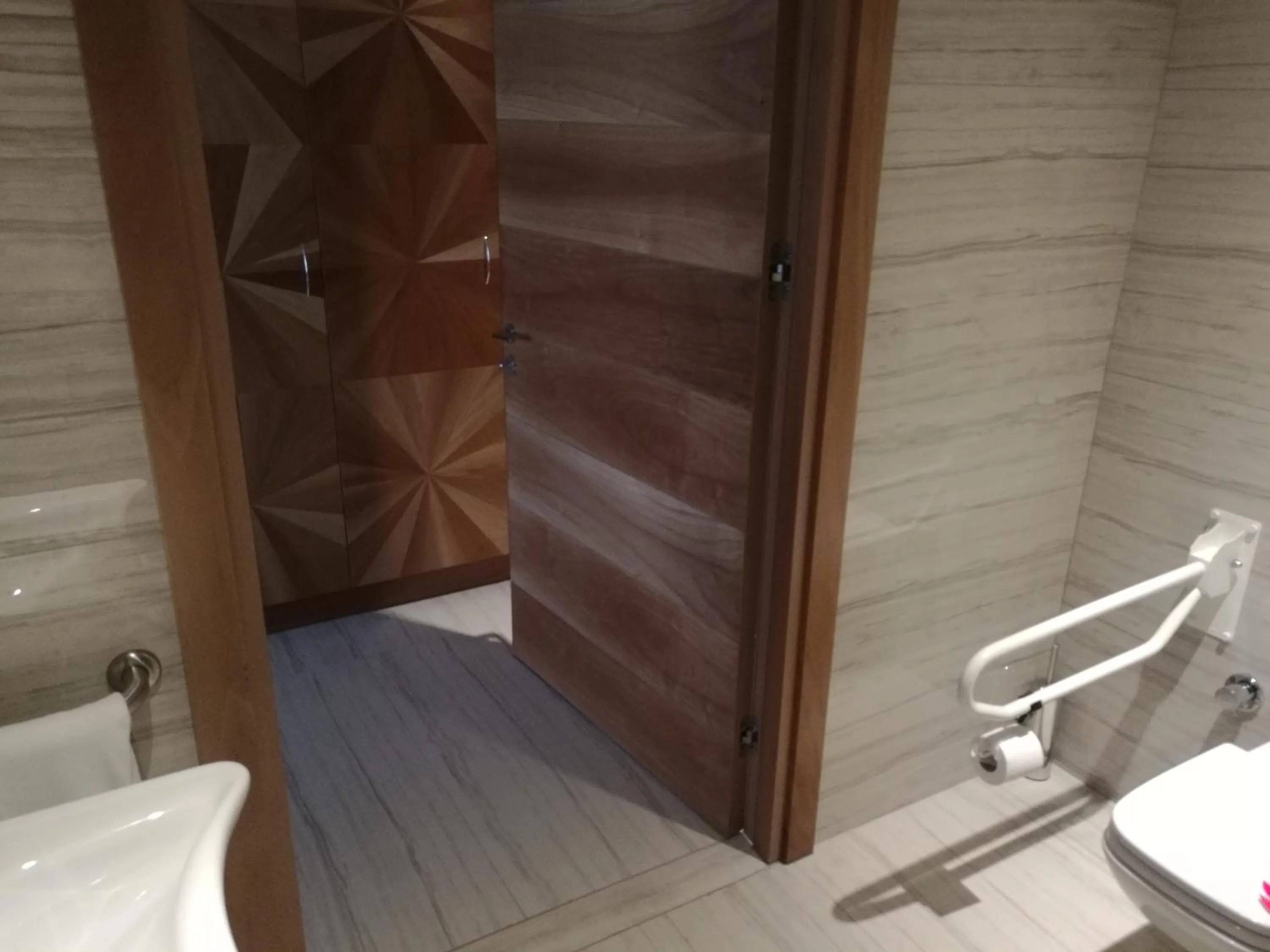 Toilet in Acanthus Cennet Barut Collection - Ultra All Inclusive