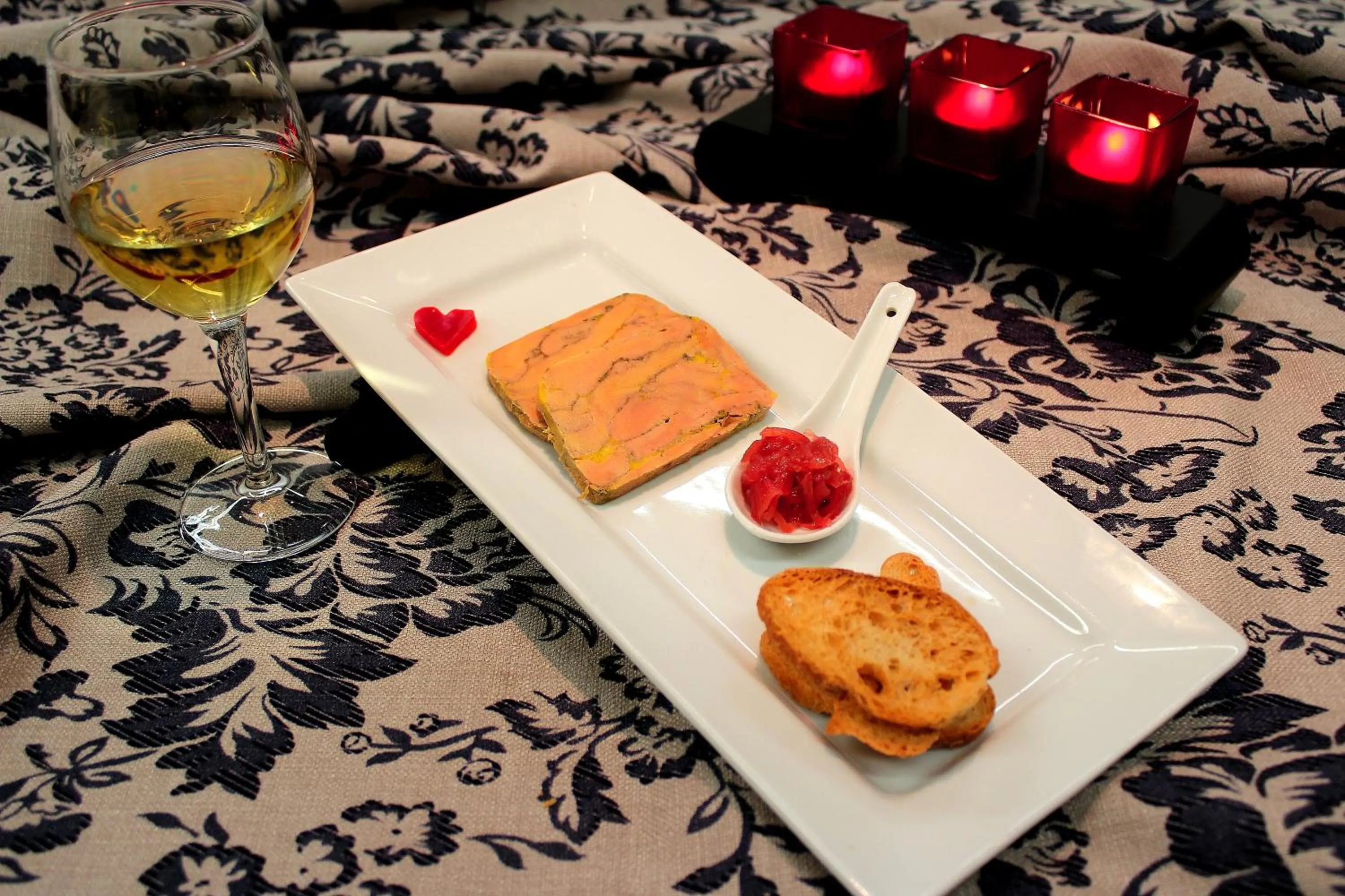 Food and drinks in Hotel Restaurant Logis Le Tropicana