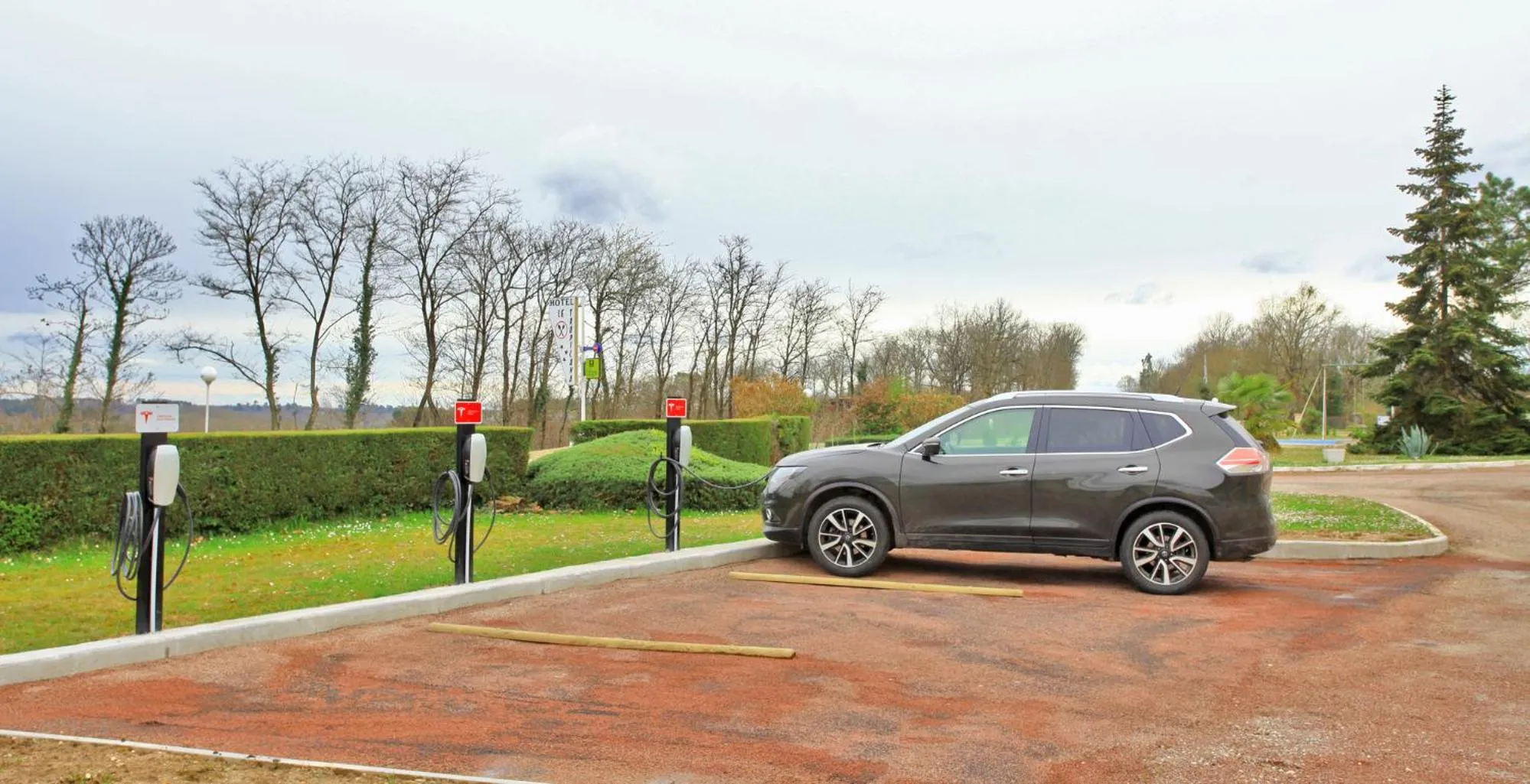 Area and facilities in Hotel Restaurant Logis Le Tropicana