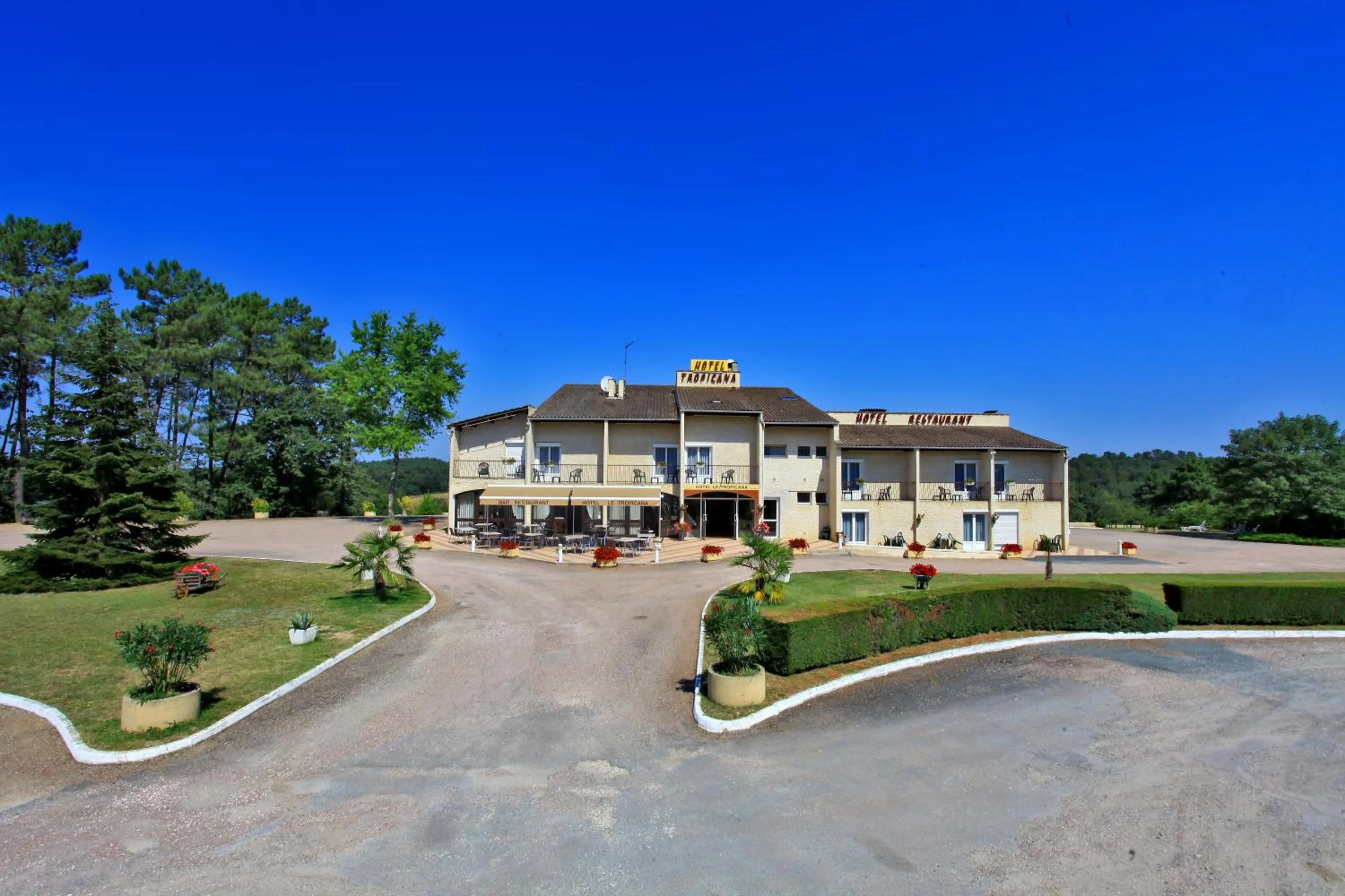 Facade/entrance in Hotel Restaurant Logis Le Tropicana