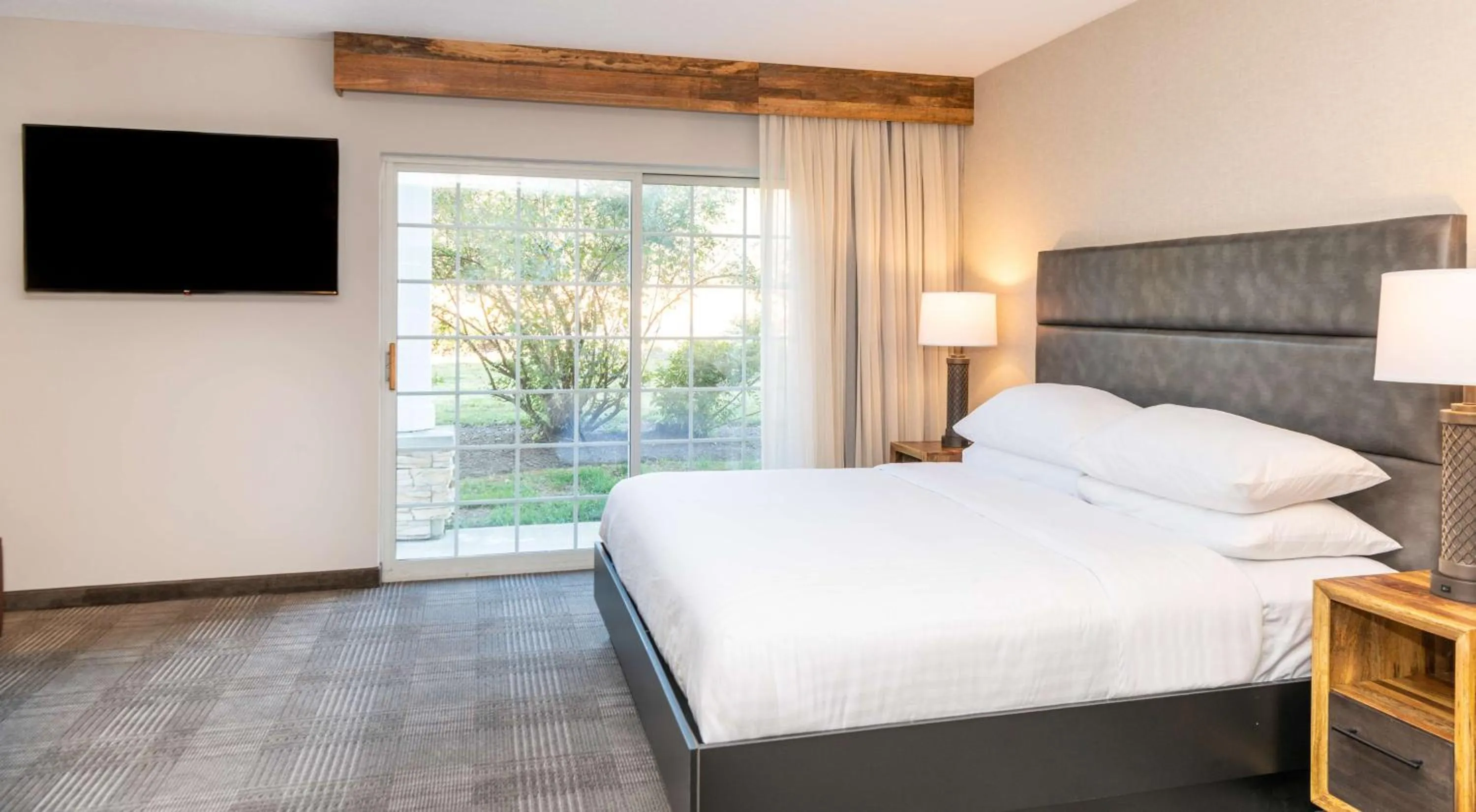 Bed in Cherry Valley Hotel