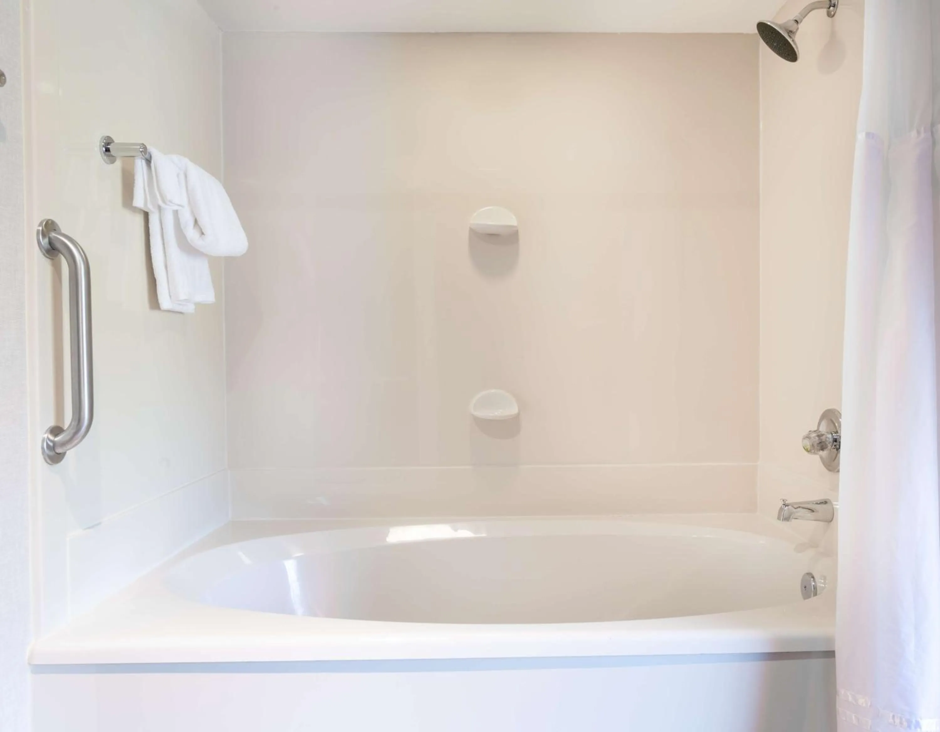 Bathroom in Cherry Valley Hotel