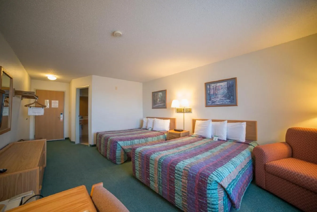 Bedroom, Bed in River Valley Inn & Suites