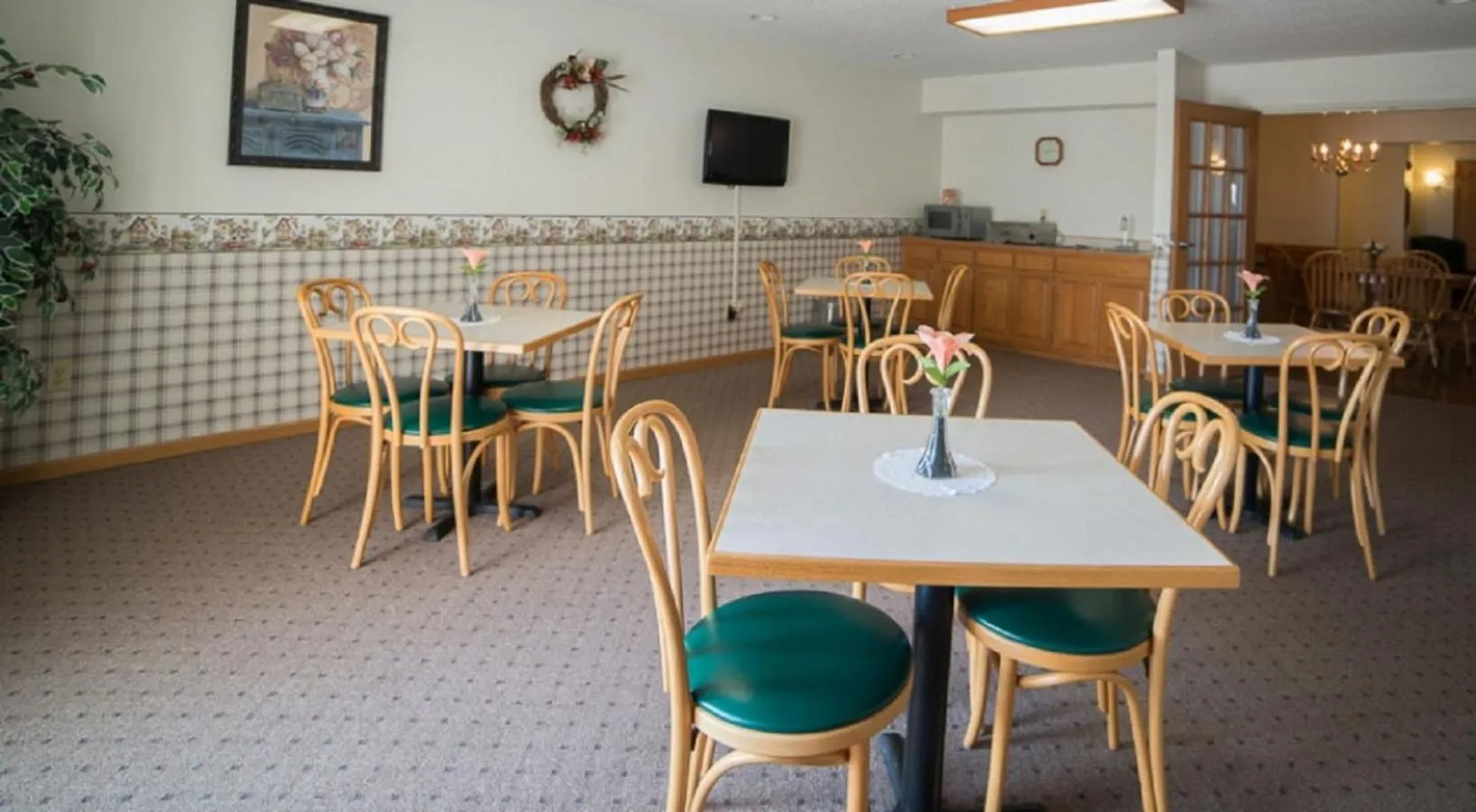 Restaurant/places to eat in River Valley Inn & Suites