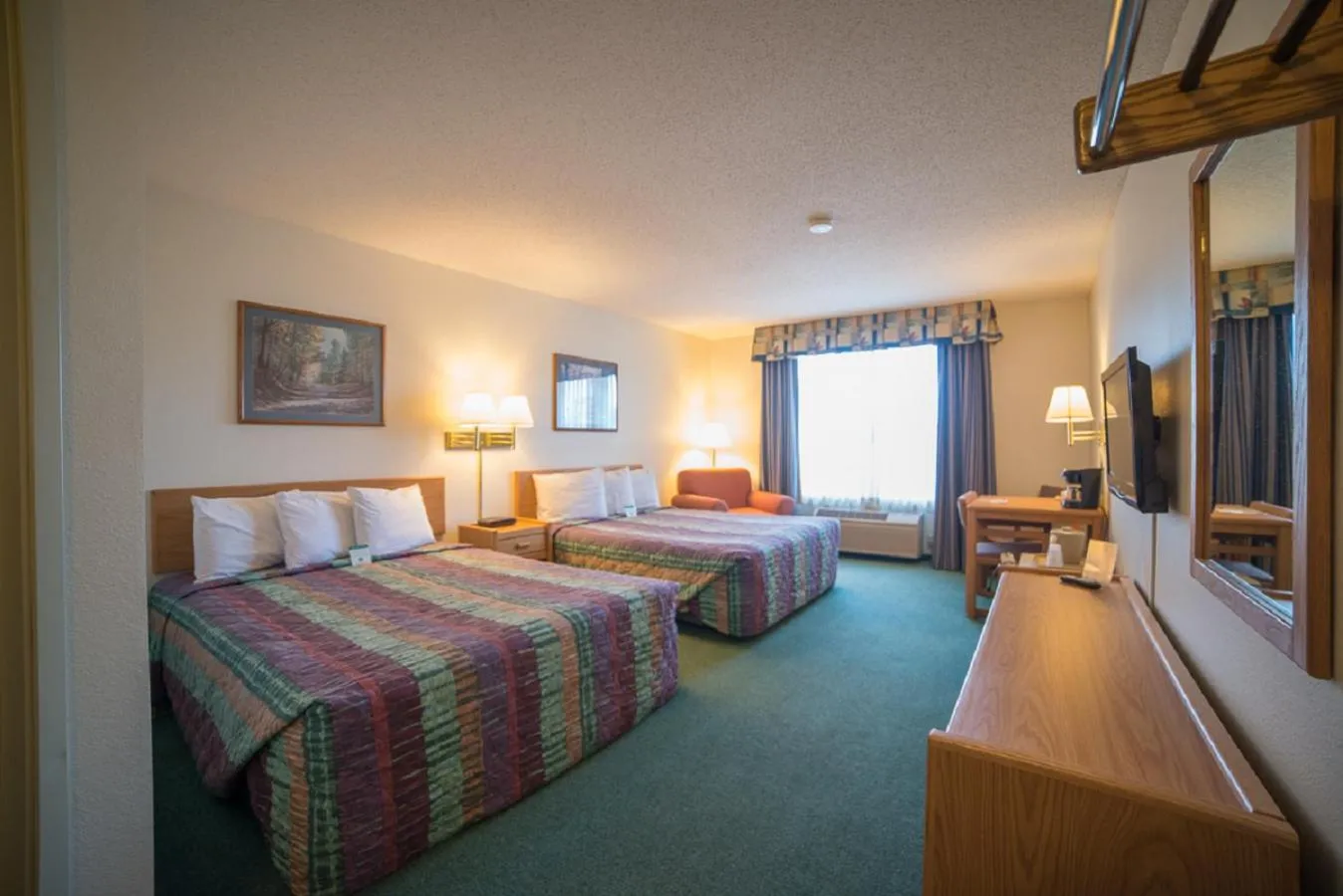 Bedroom, Bed in River Valley Inn & Suites