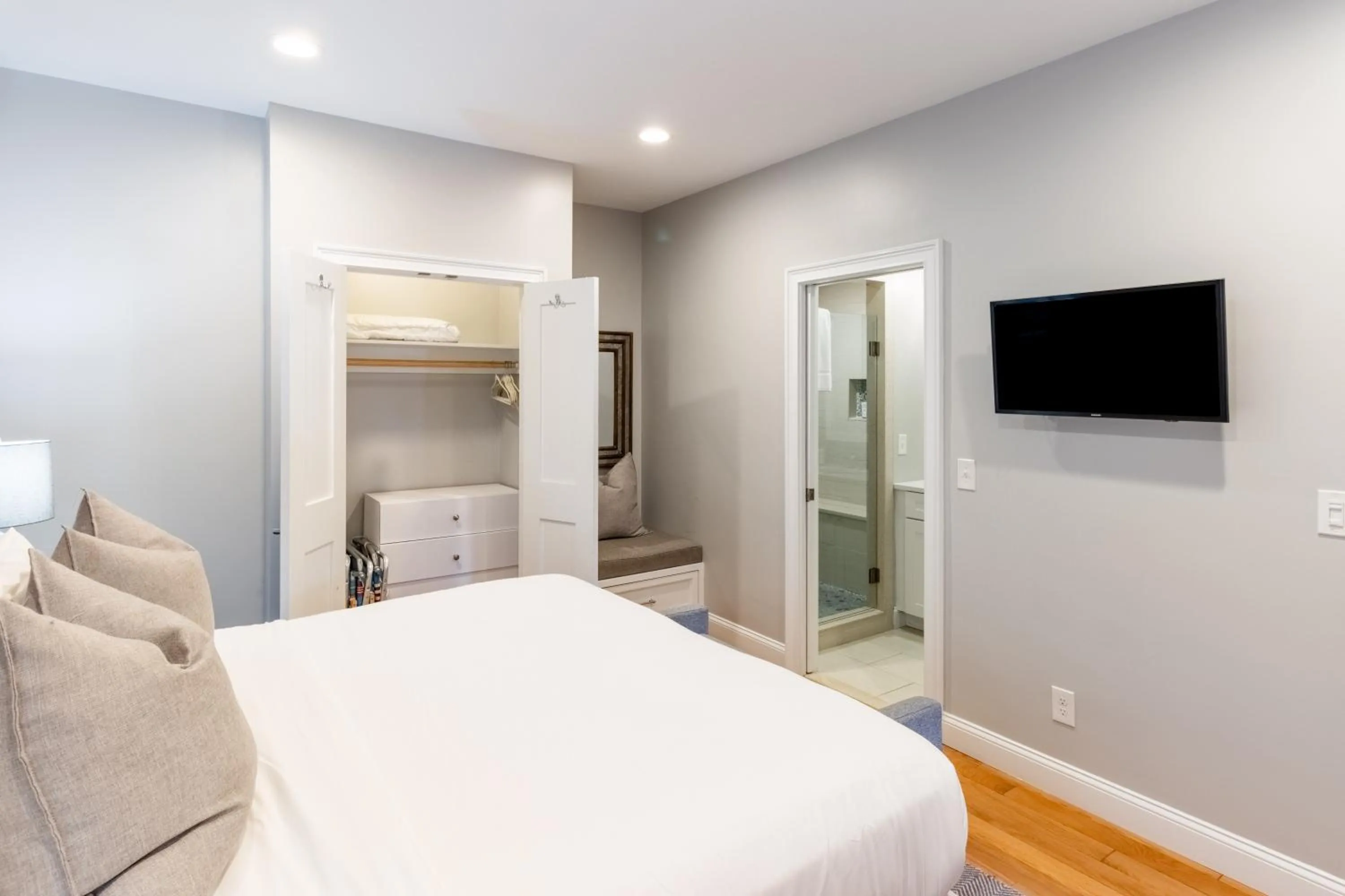 Bed in The Newport Lofts - 595 Thames Street