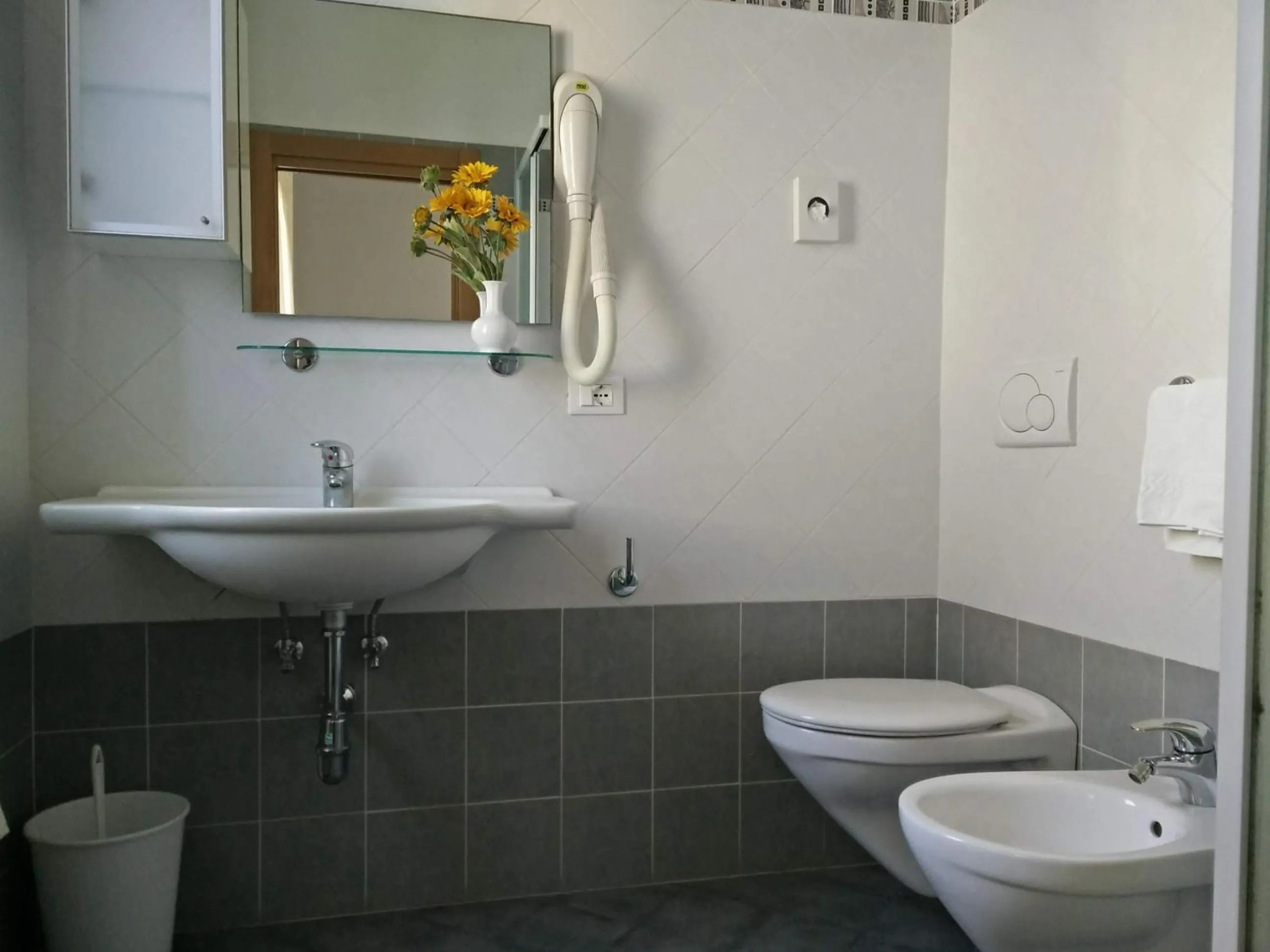 Bathroom in Hotel Garnì Anna