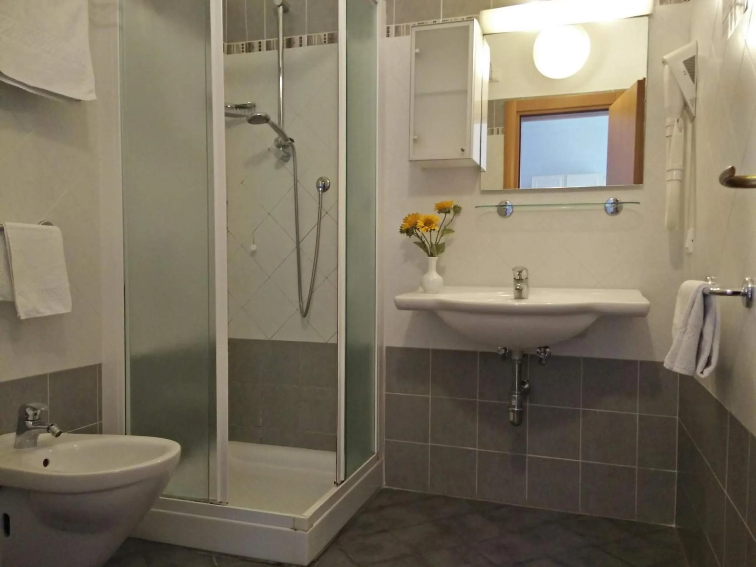 Bathroom in Hotel Garnì Anna