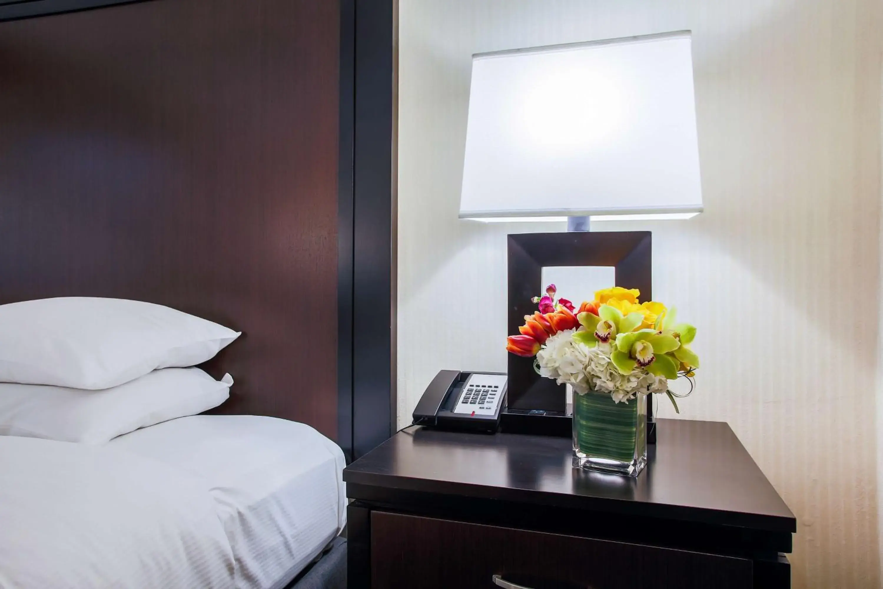 King Room with Roll-In Shower - Disability Access in DoubleTree by Hilton Chicago/Alsip King Room with Roll-In Shower - Disability Access in DoubleTree by Hilton Chicago/Alsip