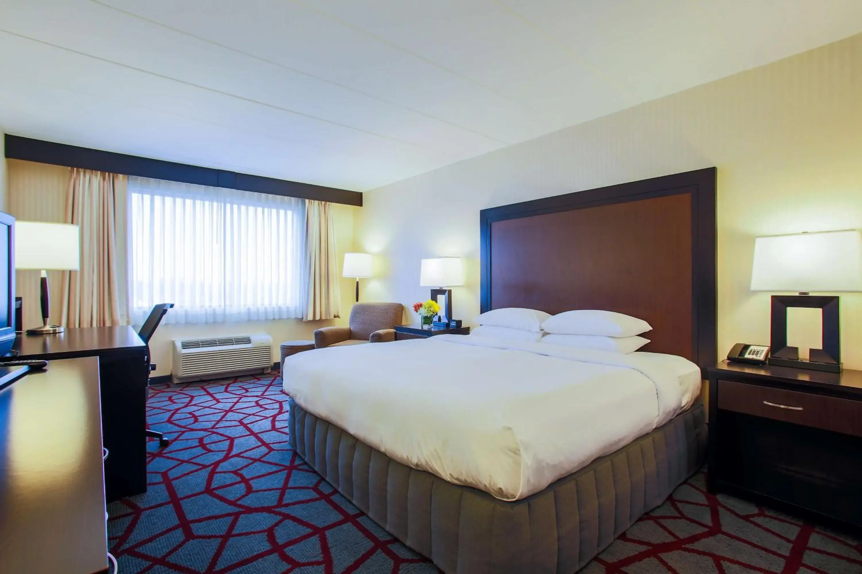King Room in DoubleTree by Hilton Chicago/Alsip King Room in DoubleTree by Hilton Chicago/Alsip