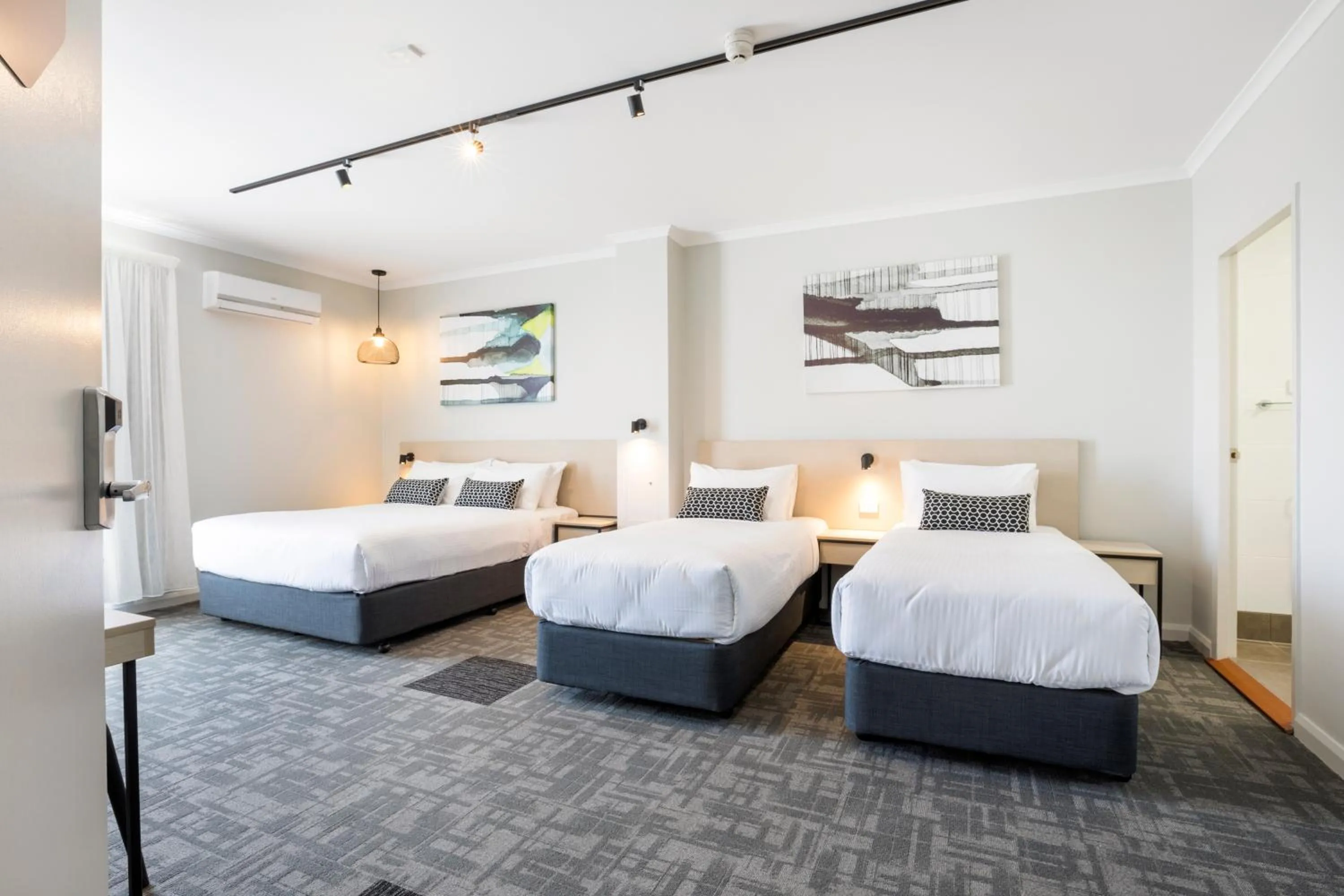 Photo of the whole room, Bed in Nightcap at Finsbury Hotel