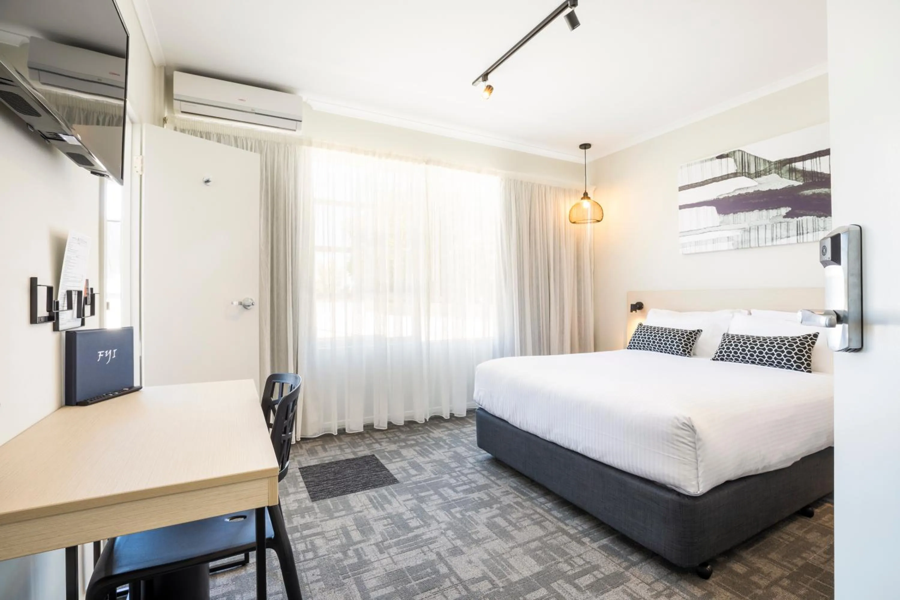 Photo of the whole room, Bed in Nightcap at Finsbury Hotel