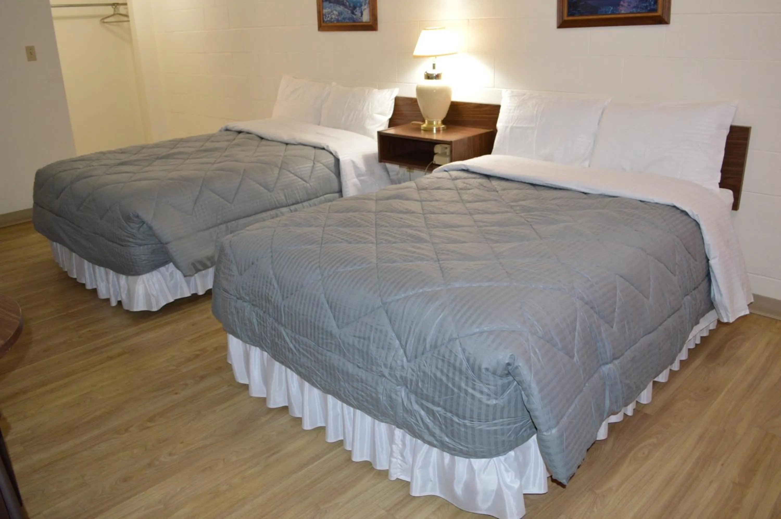 Bed in A1 Motel And Campground