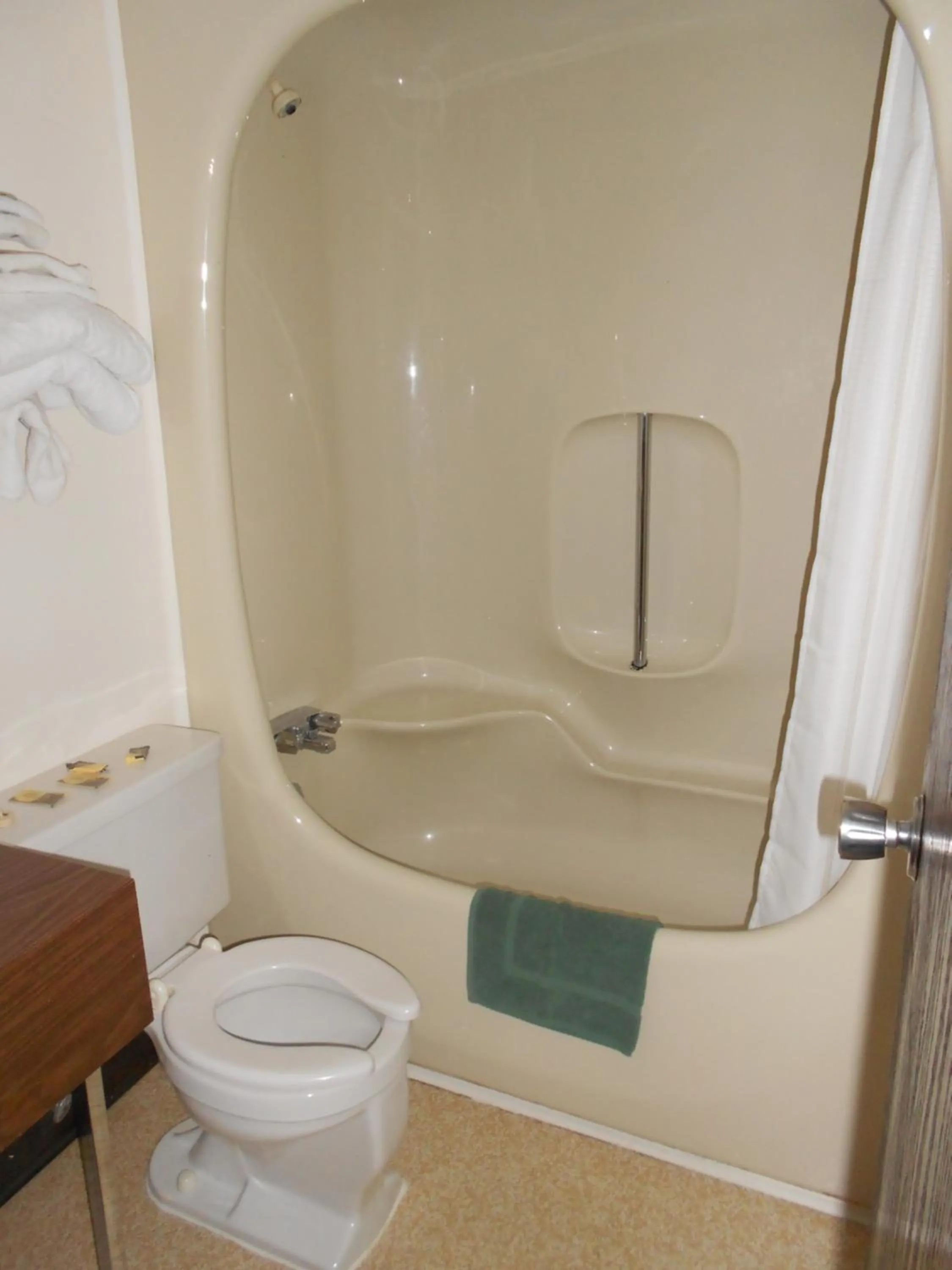 Public Bath in A1 Motel And Campground