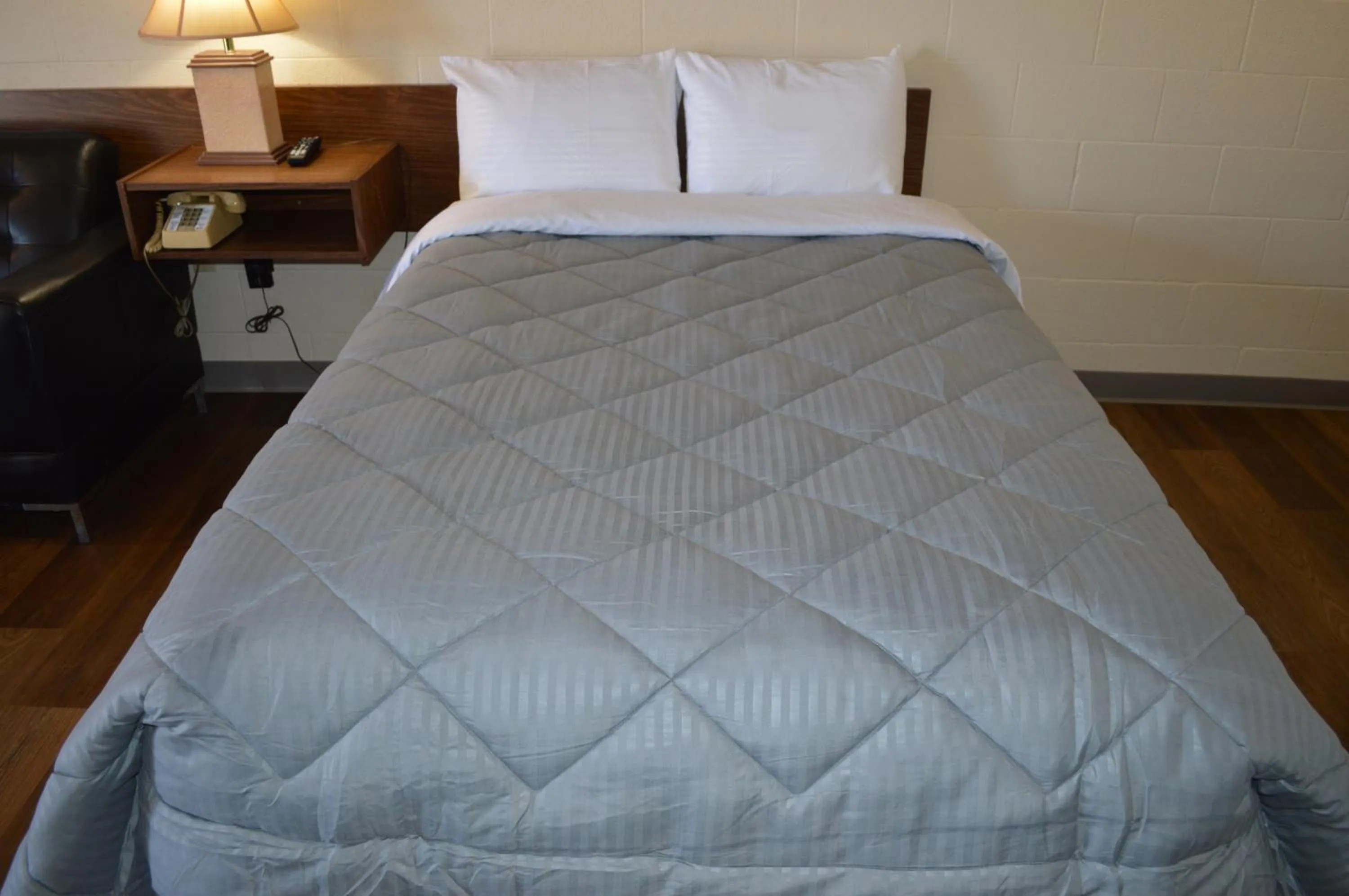 Bed in A1 Motel And Campground