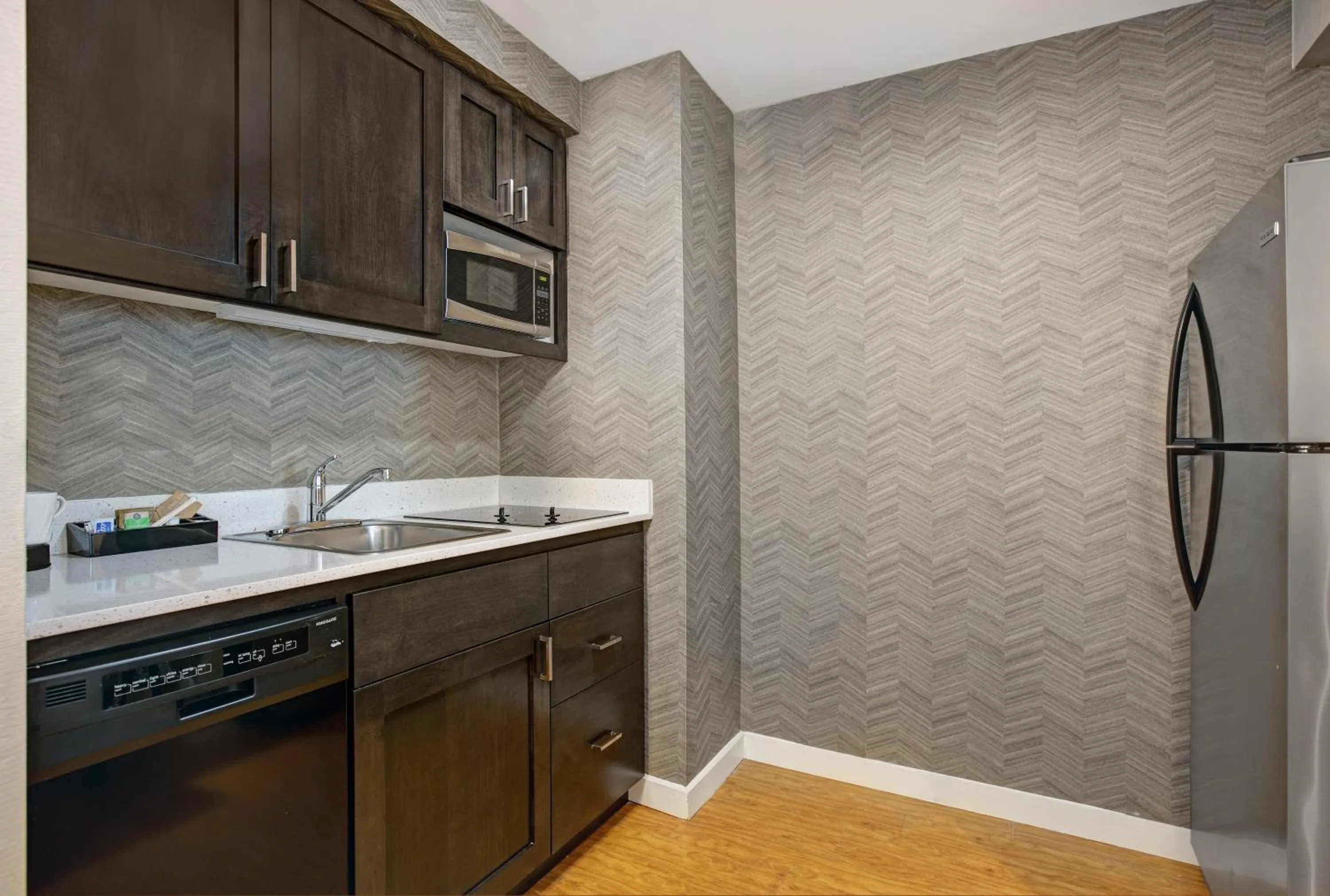 Kitchen or kitchenette in Homewood Suites by Hilton Chicago-Lincolnshire